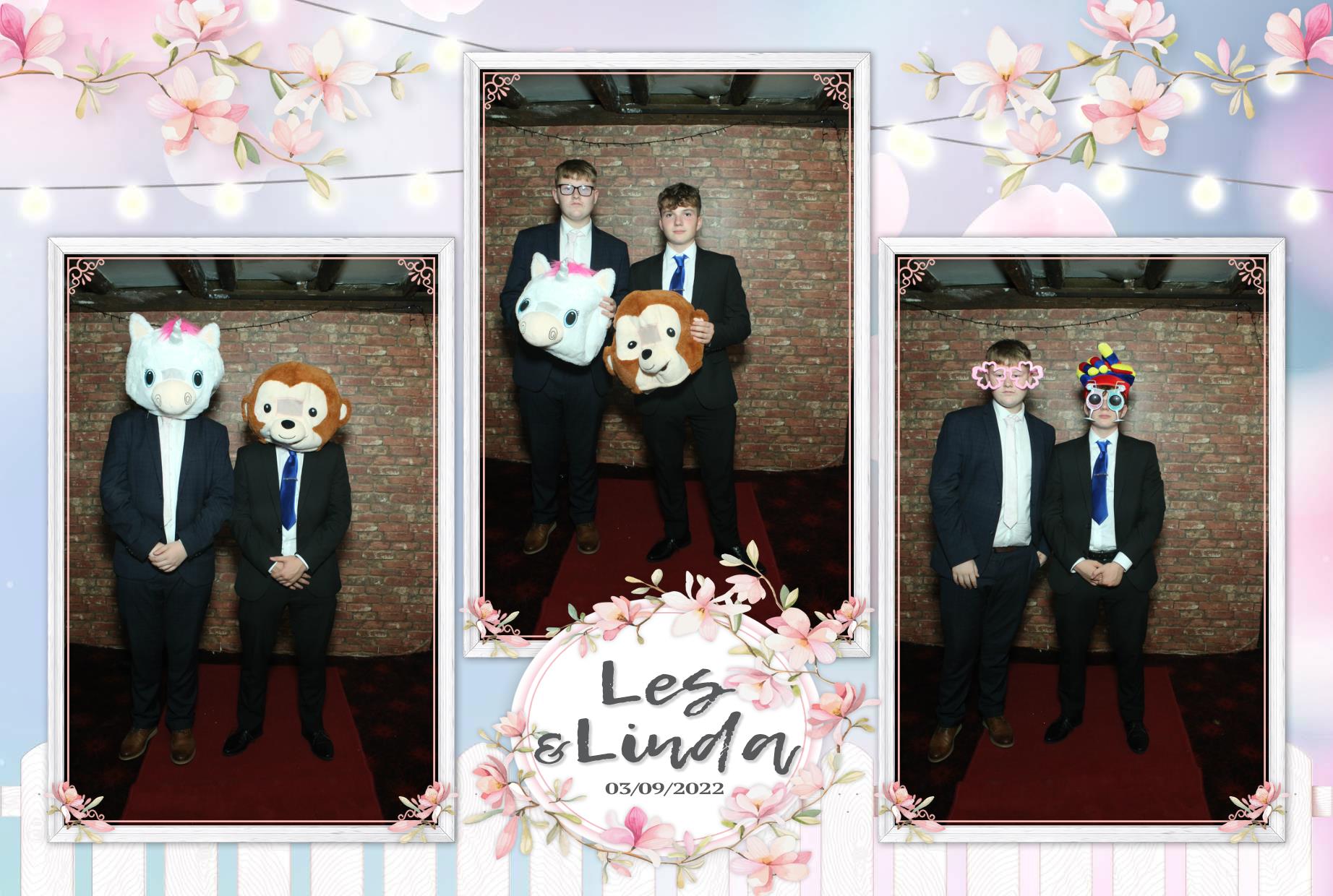Les & Linda's Wedding  | View more photos from the event at gallery.myphotoboothexperience.co.uk/u/MyPhotoBoothExperienceLtd/Les-Lindas-Wedding