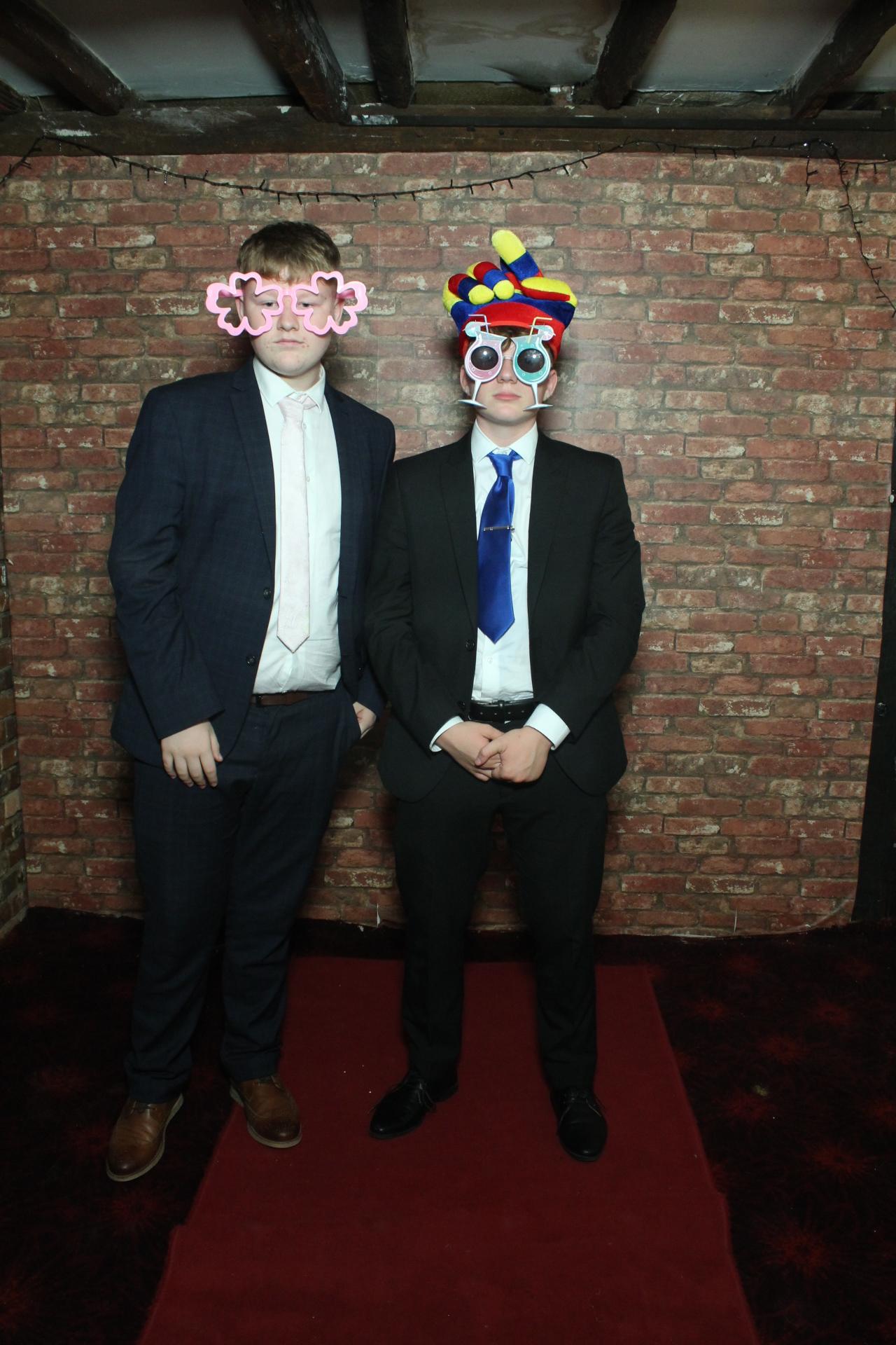 Les & Linda's Wedding  | View more photos from the event at gallery.myphotoboothexperience.co.uk/u/MyPhotoBoothExperienceLtd/Les-Lindas-Wedding