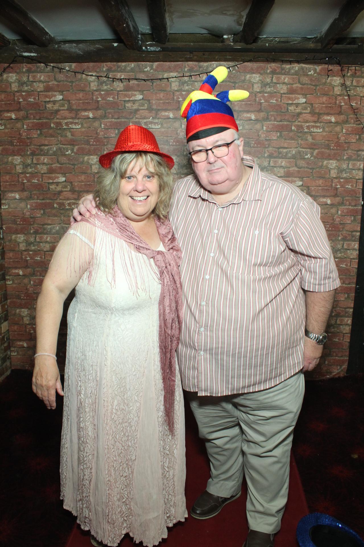 Les & Linda's Wedding  | View more photos from the event at gallery.myphotoboothexperience.co.uk/u/MyPhotoBoothExperienceLtd/Les-Lindas-Wedding