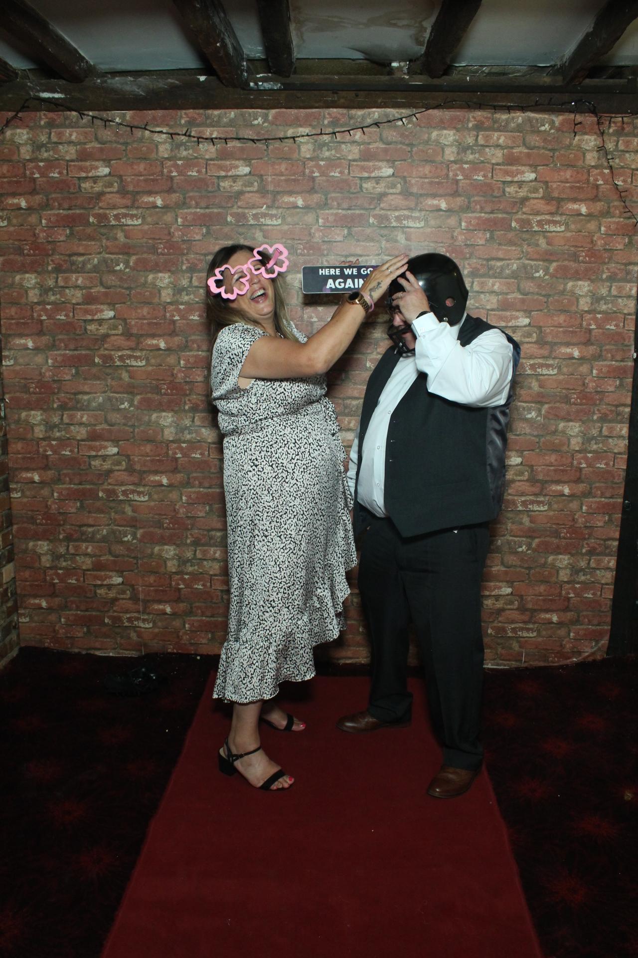 Les & Linda's Wedding  | View more photos from the event at gallery.myphotoboothexperience.co.uk/u/MyPhotoBoothExperienceLtd/Les-Lindas-Wedding