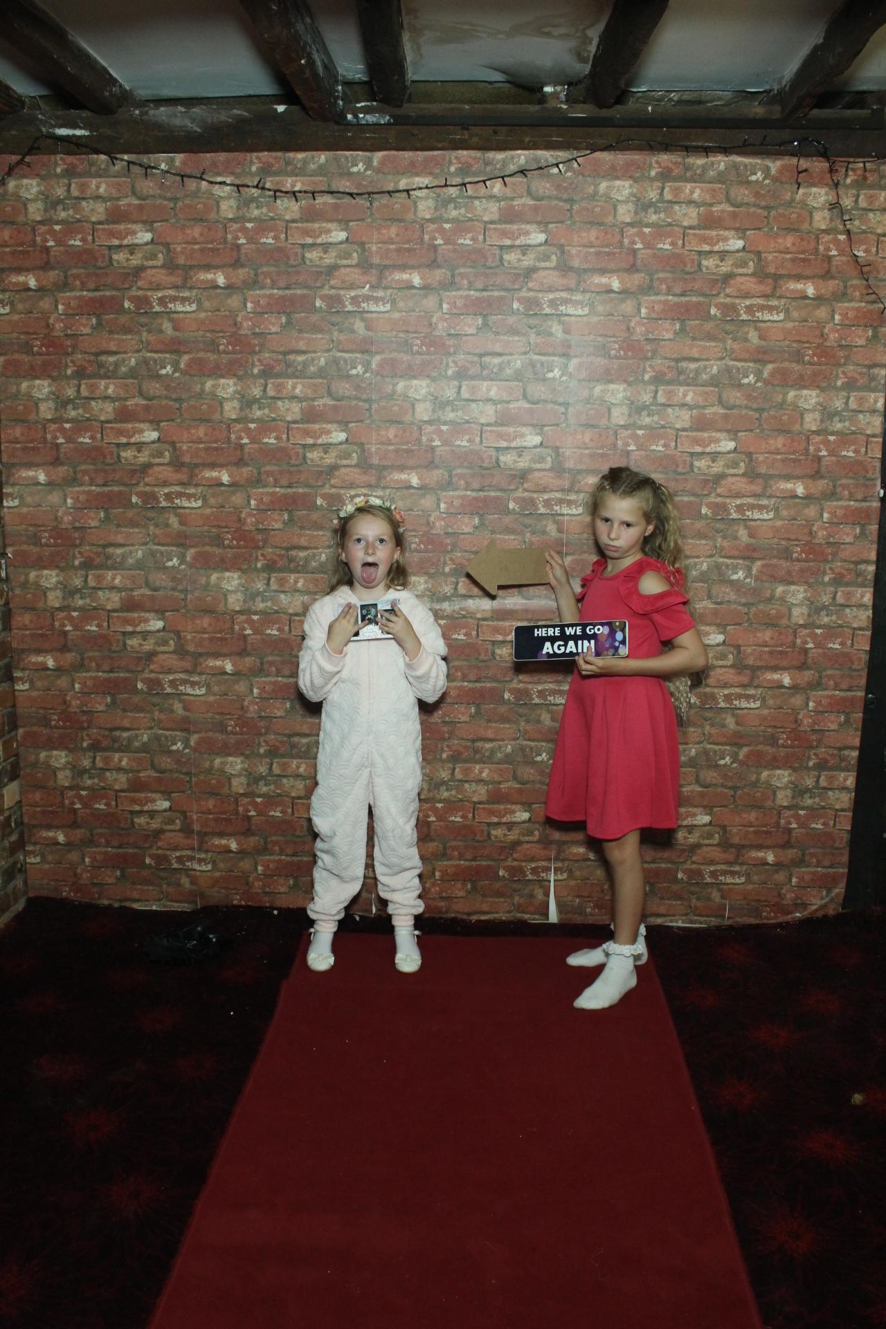 Les & Linda's Wedding  | View more photos from the event at gallery.myphotoboothexperience.co.uk/u/MyPhotoBoothExperienceLtd/Les-Lindas-Wedding