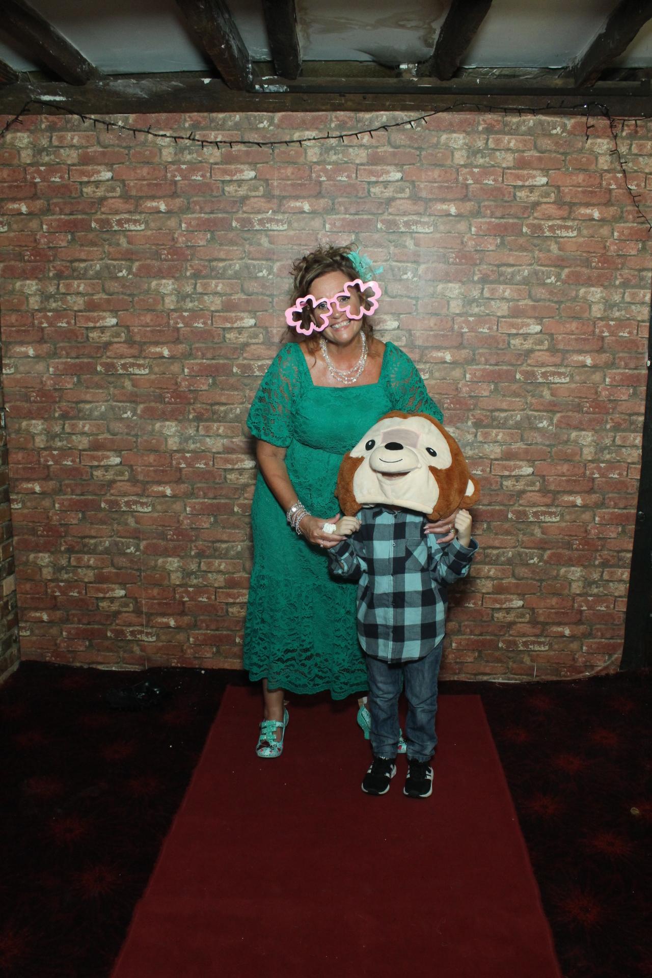 Les & Linda's Wedding  | View more photos from the event at gallery.myphotoboothexperience.co.uk/u/MyPhotoBoothExperienceLtd/Les-Lindas-Wedding