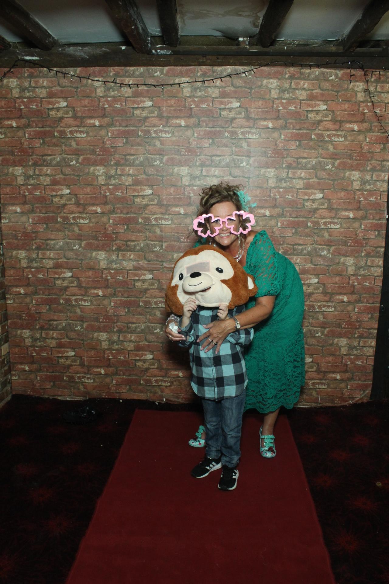 Les & Linda's Wedding  | View more photos from the event at gallery.myphotoboothexperience.co.uk/u/MyPhotoBoothExperienceLtd/Les-Lindas-Wedding