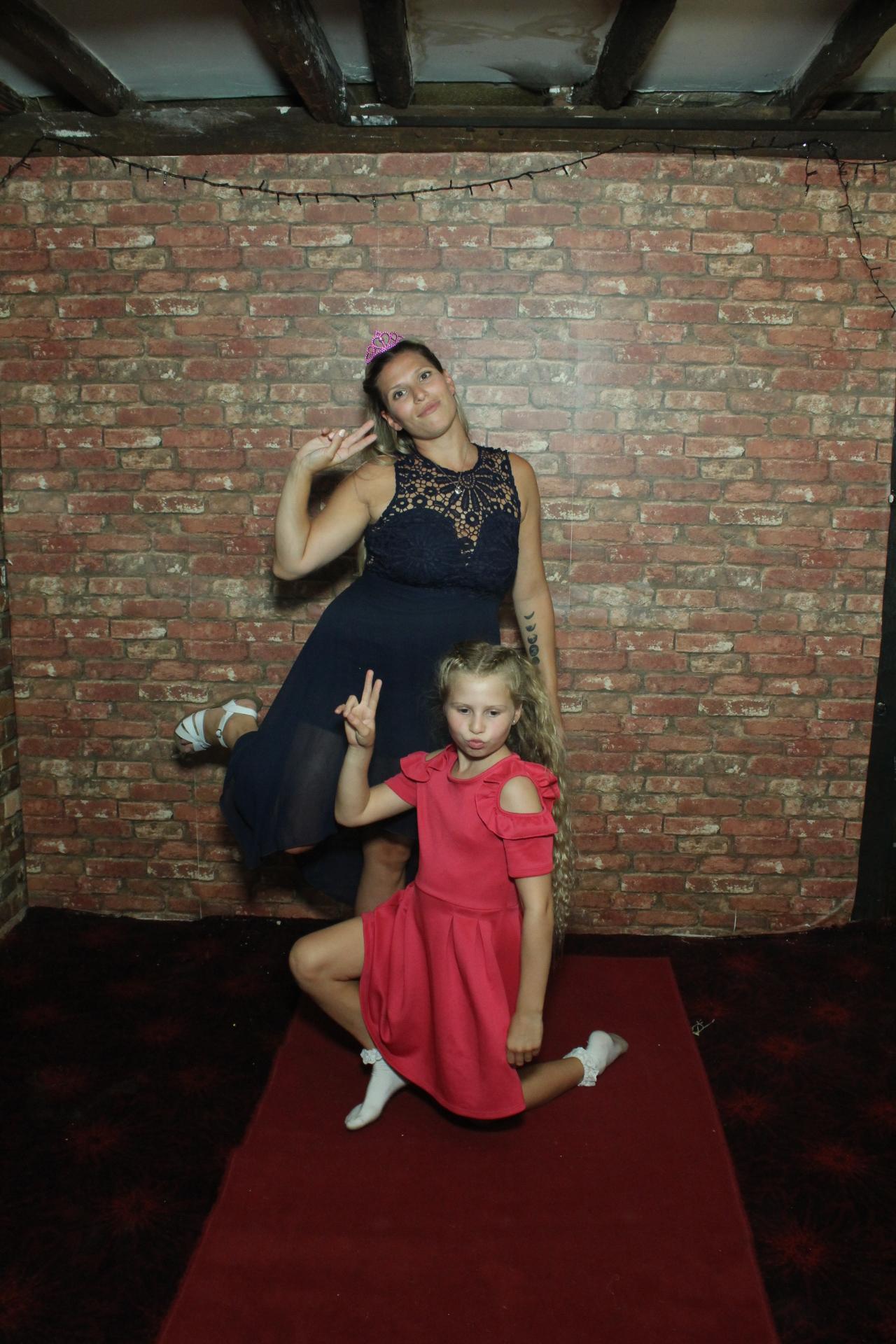 Les & Linda's Wedding  | View more photos from the event at gallery.myphotoboothexperience.co.uk/u/MyPhotoBoothExperienceLtd/Les-Lindas-Wedding