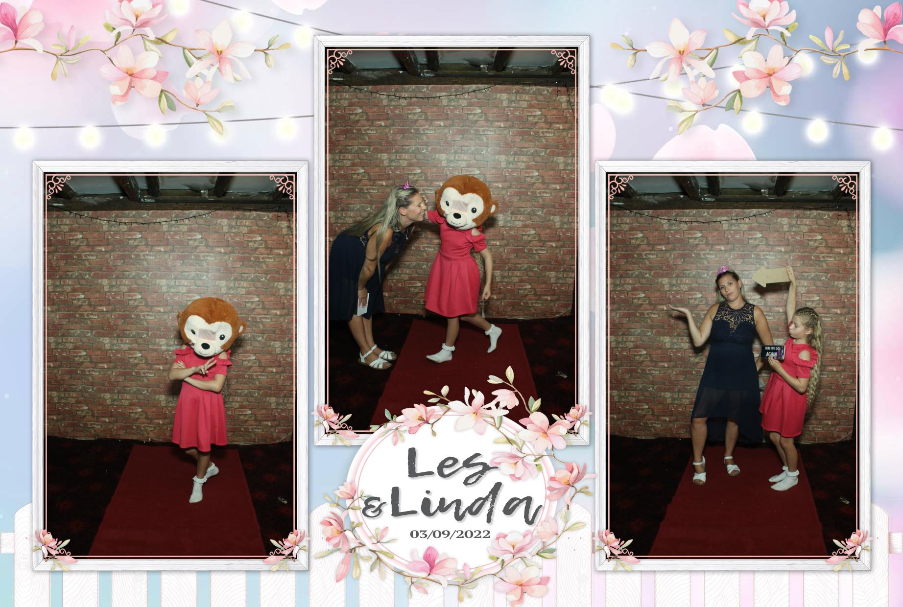 Les & Linda's Wedding  | View more photos from the event at gallery.myphotoboothexperience.co.uk/u/MyPhotoBoothExperienceLtd/Les-Lindas-Wedding