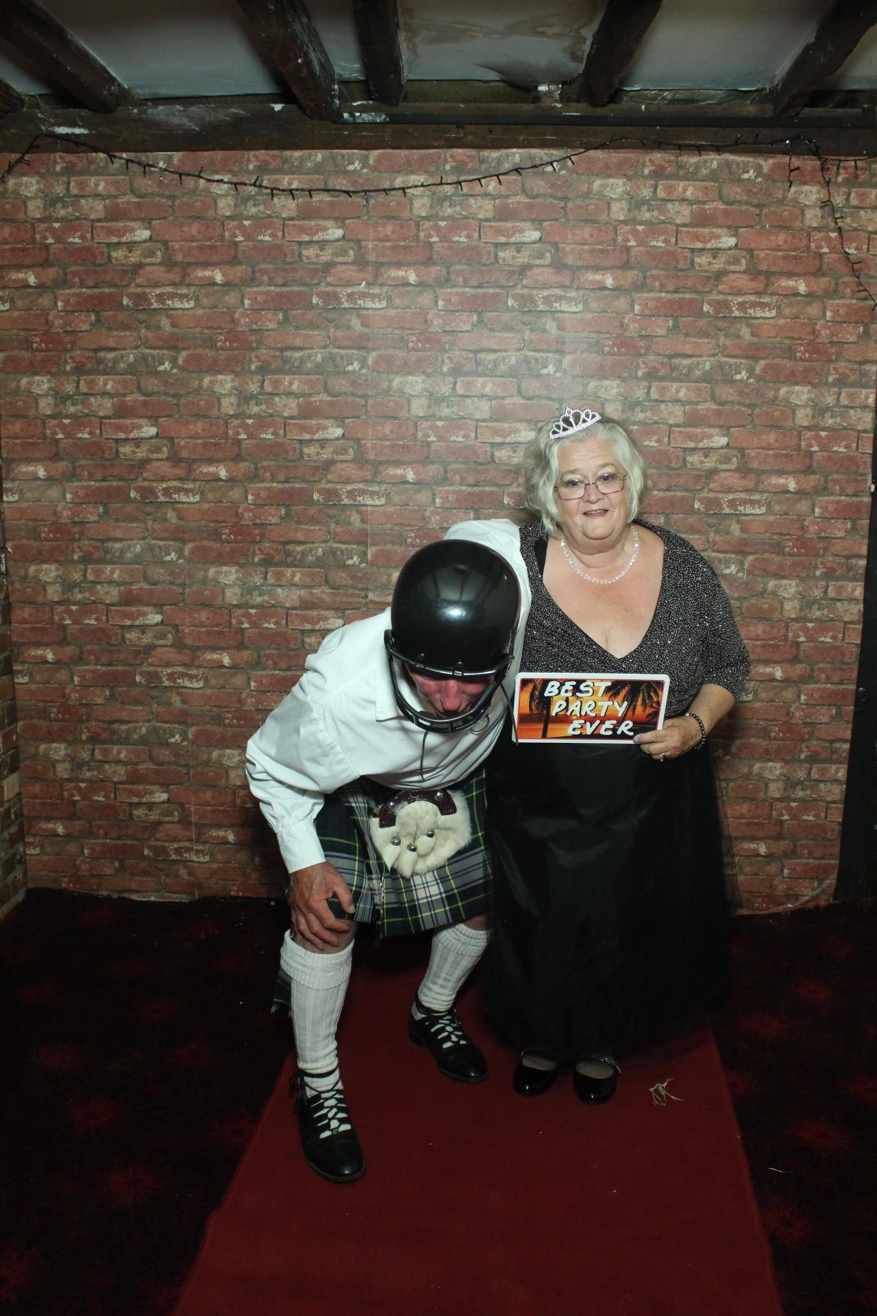 Les & Linda's Wedding  | View more photos from the event at gallery.myphotoboothexperience.co.uk/u/MyPhotoBoothExperienceLtd/Les-Lindas-Wedding