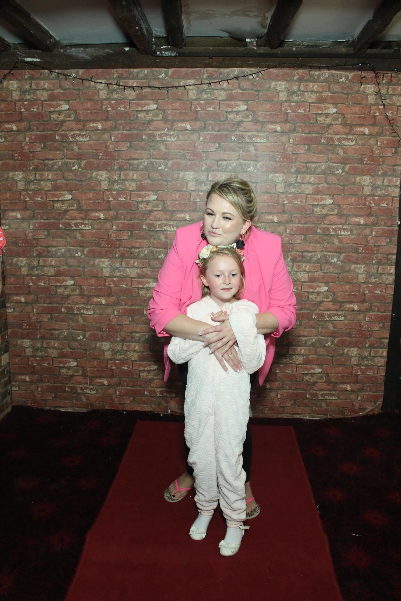 Les & Linda's Wedding  | View more photos from the event at gallery.myphotoboothexperience.co.uk/u/MyPhotoBoothExperienceLtd/Les-Lindas-Wedding