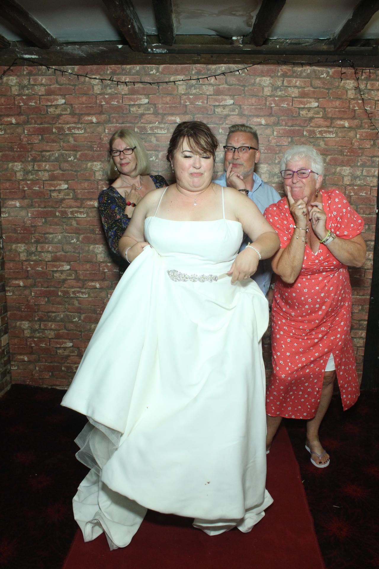 Les & Linda's Wedding  | View more photos from the event at gallery.myphotoboothexperience.co.uk/u/MyPhotoBoothExperienceLtd/Les-Lindas-Wedding