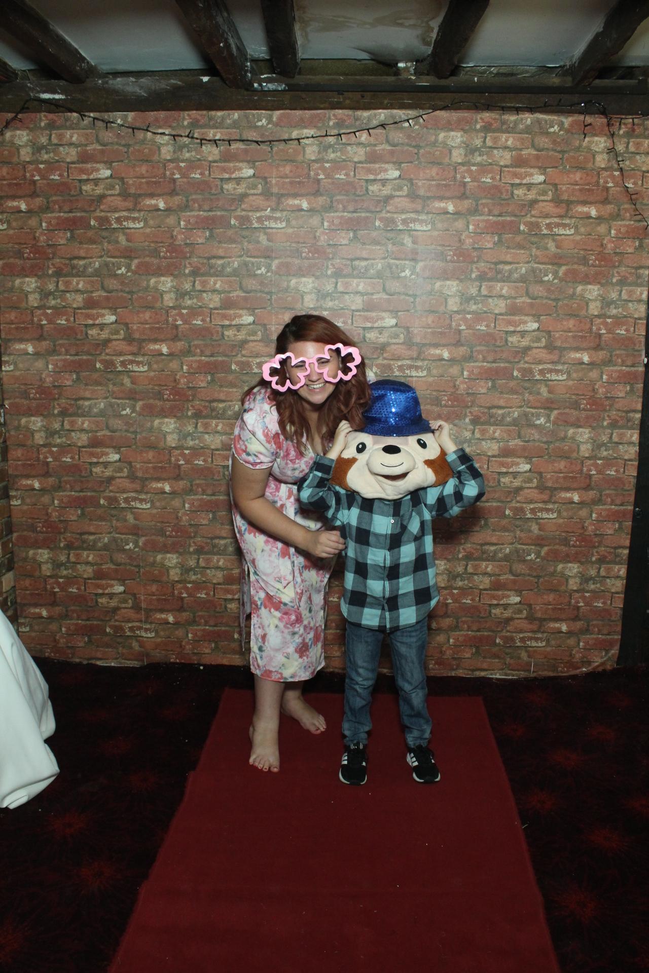 Les & Linda's Wedding  | View more photos from the event at gallery.myphotoboothexperience.co.uk/u/MyPhotoBoothExperienceLtd/Les-Lindas-Wedding