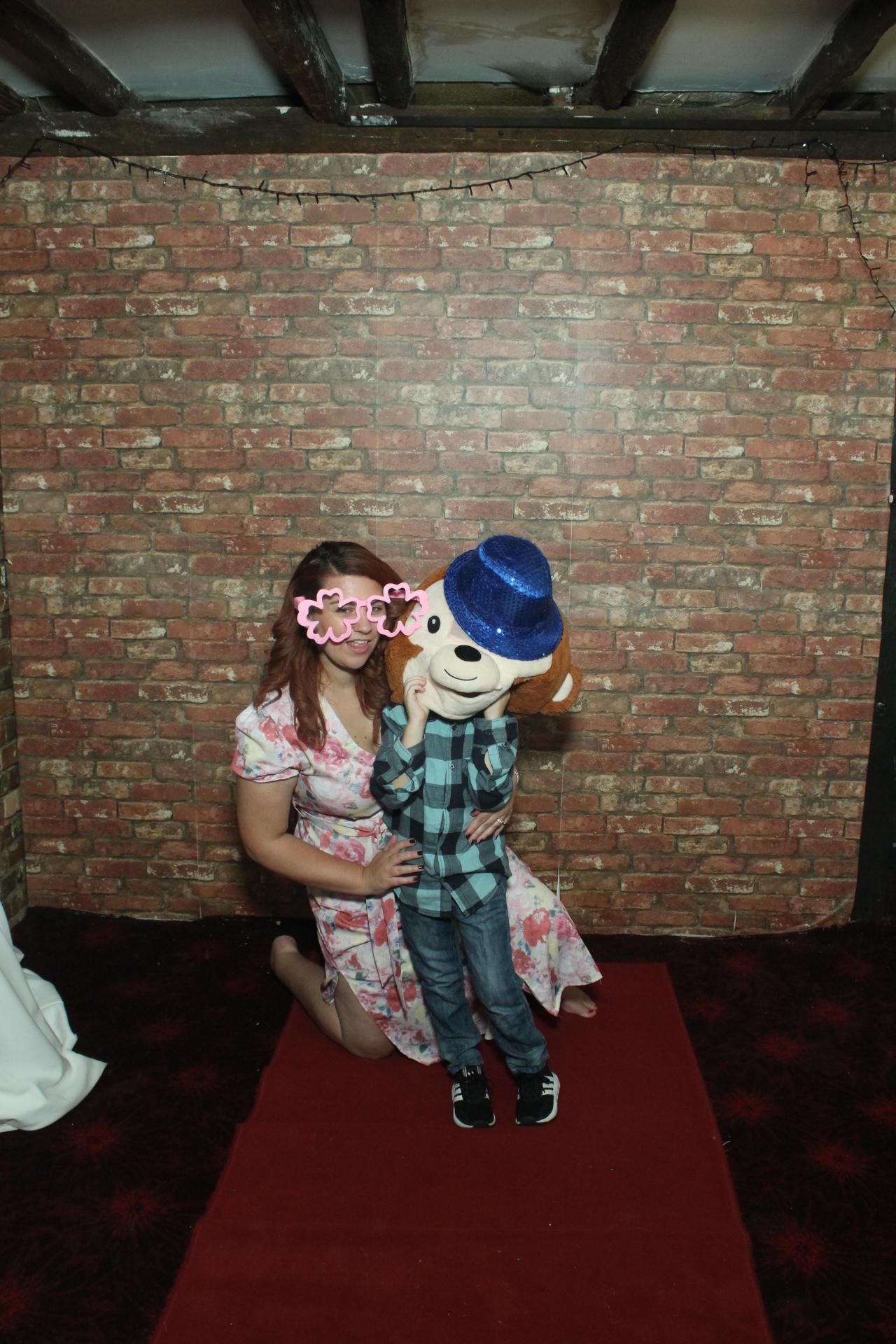 Les & Linda's Wedding  | View more photos from the event at gallery.myphotoboothexperience.co.uk/u/MyPhotoBoothExperienceLtd/Les-Lindas-Wedding
