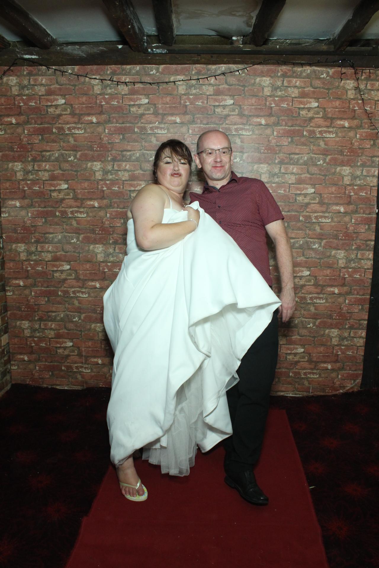 Les & Linda's Wedding  | View more photos from the event at gallery.myphotoboothexperience.co.uk/u/MyPhotoBoothExperienceLtd/Les-Lindas-Wedding