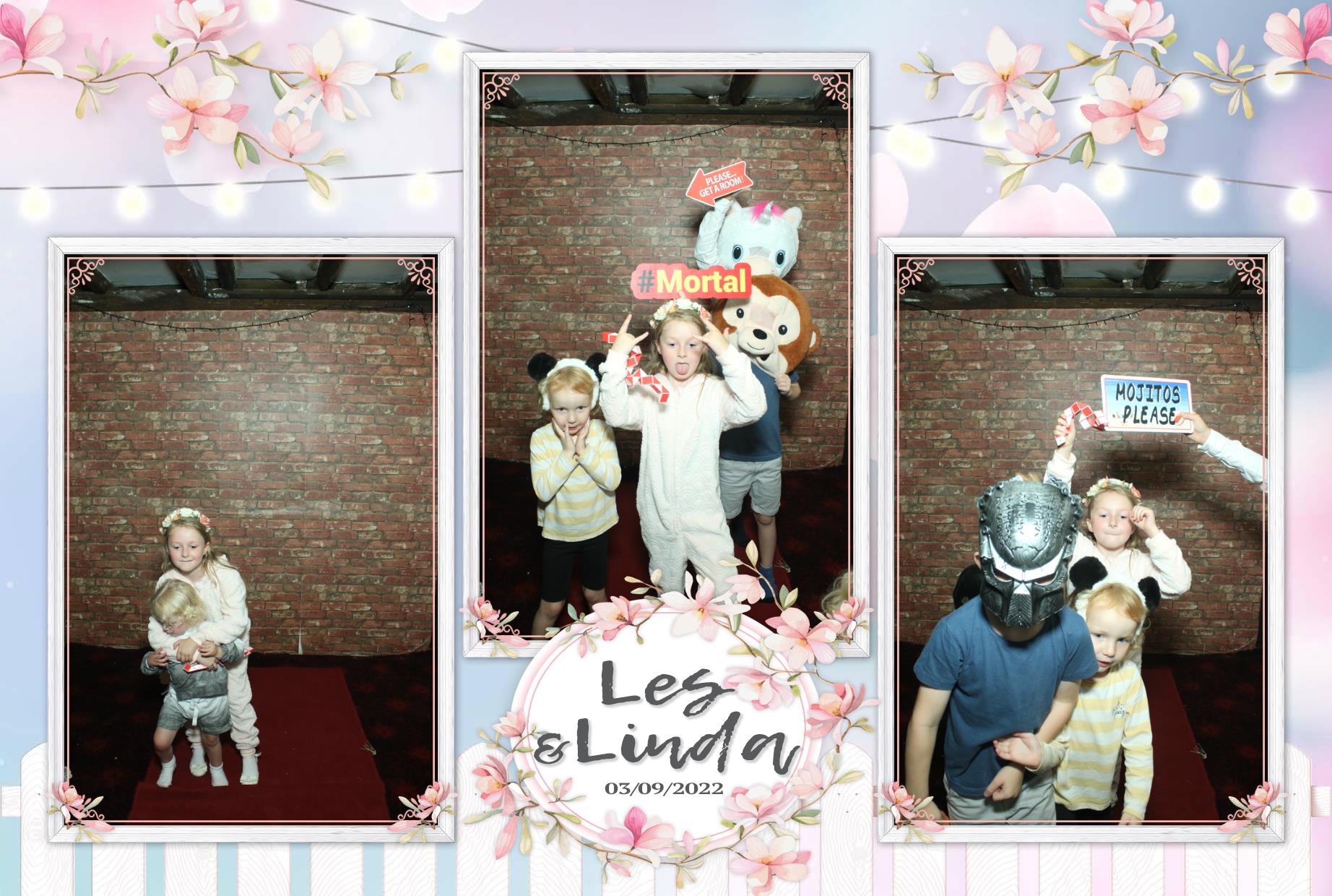 Les & Linda's Wedding  | View more photos from the event at gallery.myphotoboothexperience.co.uk/u/MyPhotoBoothExperienceLtd/Les-Lindas-Wedding