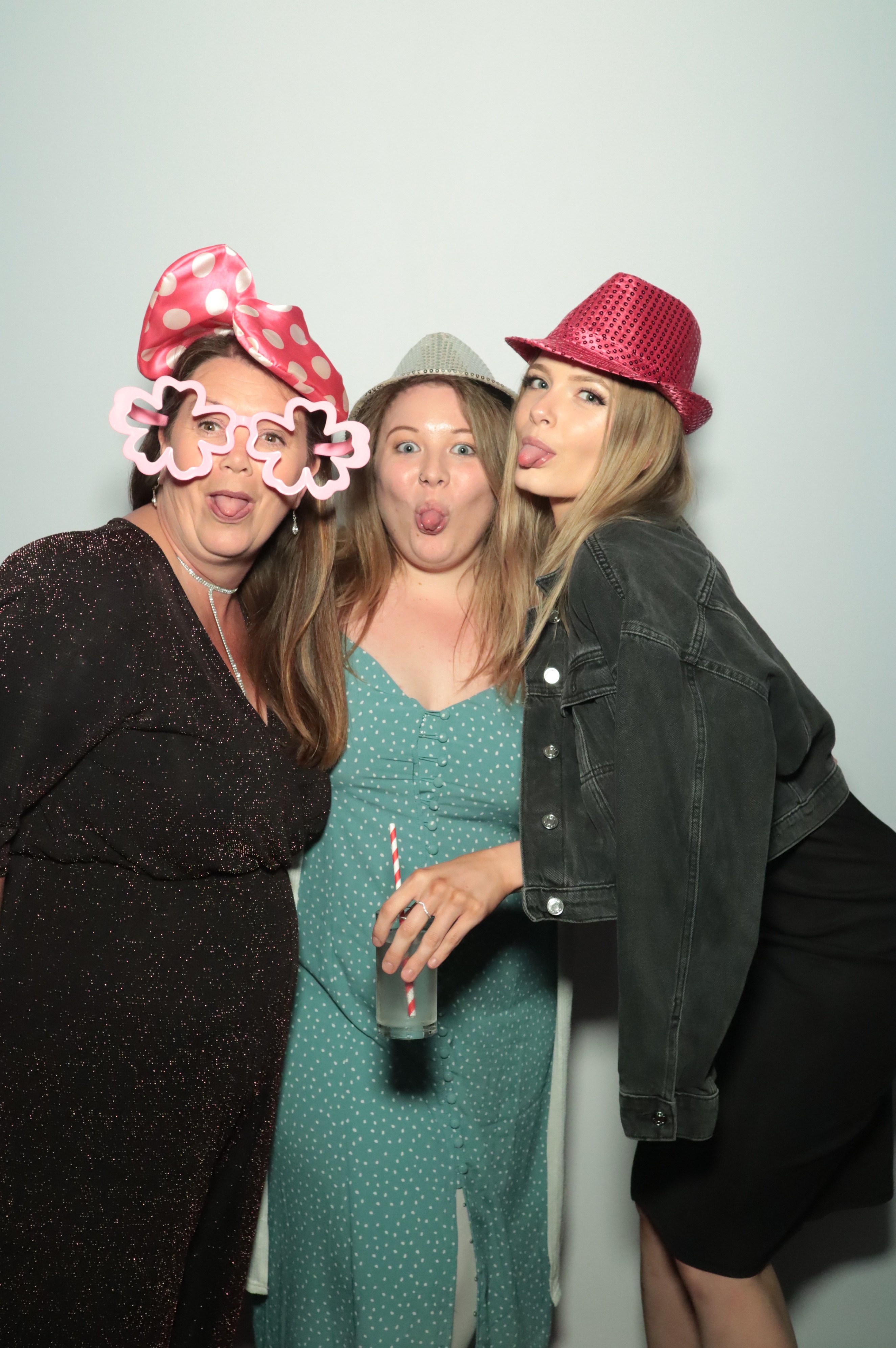 Louise's 50th Birthday | View more photos from the event at gallery.myphotoboothexperience.co.uk/u/MyPhotoBoothExperienceLtd/Louises-50th-Birthday