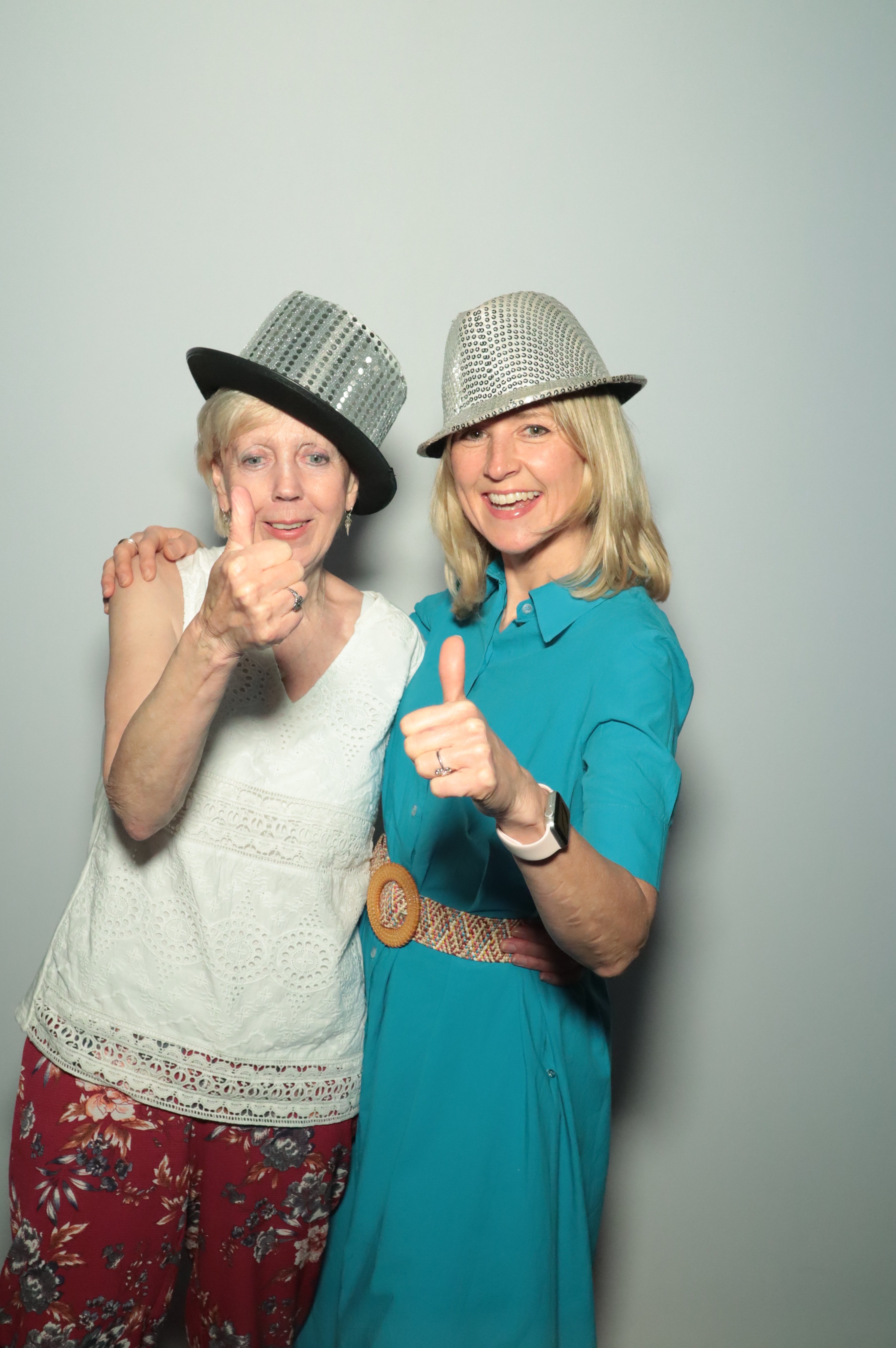Louise's 50th Birthday | View more photos from the event at gallery.myphotoboothexperience.co.uk/u/MyPhotoBoothExperienceLtd/Louises-50th-Birthday