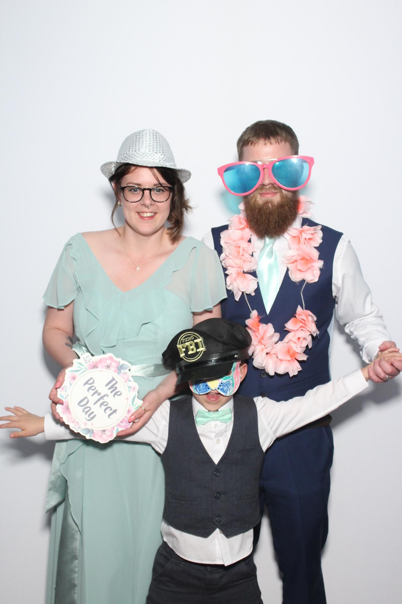 Mr and Mrs Allard  | View more photos from the event at gallery.myphotoboothexperience.co.uk/u/MyPhotoBoothExperienceLtd/Mr-and-Mrs-Allard