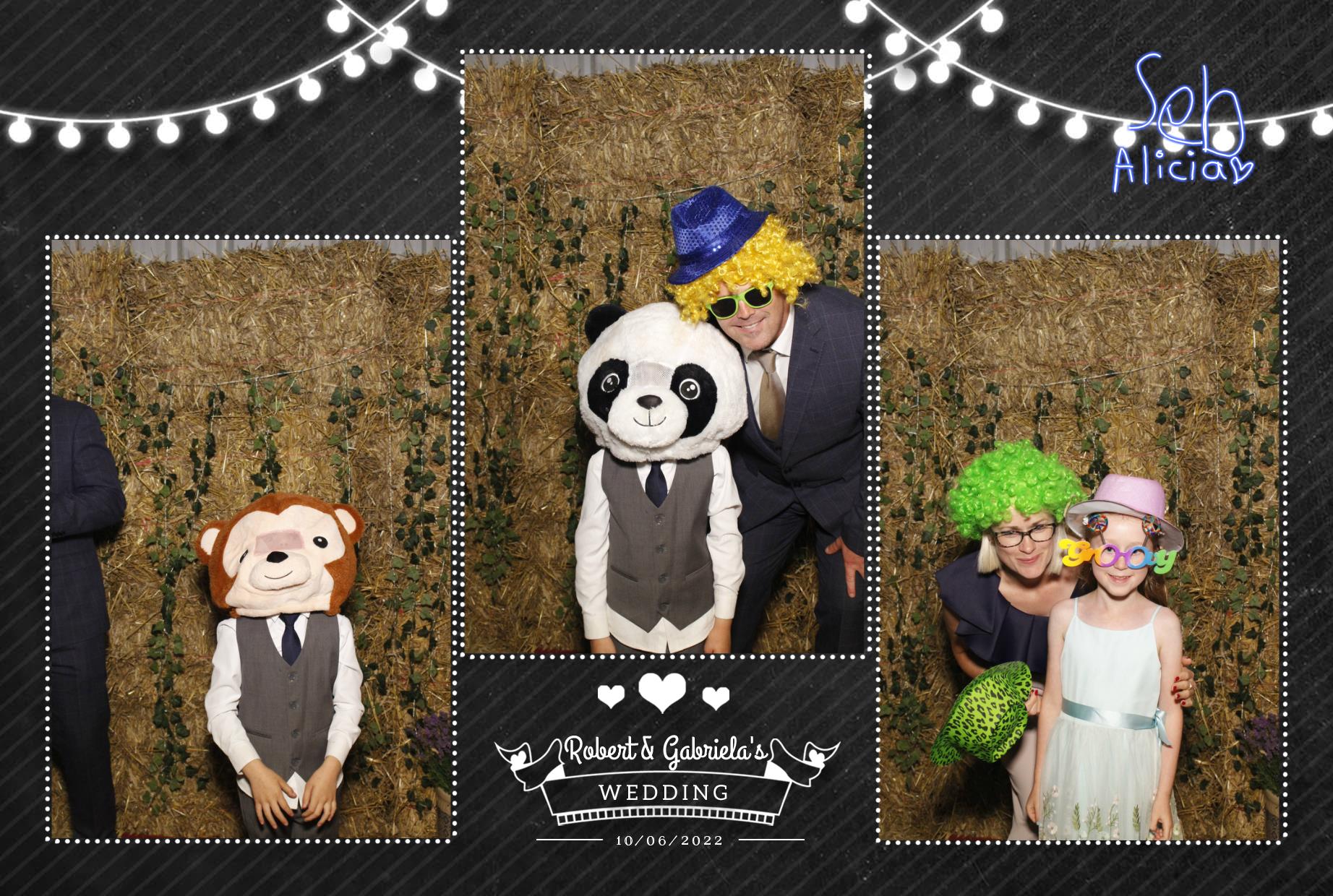 Robert & Gabriela's Wedding  | View more photos from the event at gallery.myphotoboothexperience.co.uk/u/MyPhotoBoothExperienceLtd/Robert-Gabrielas-Wedding
