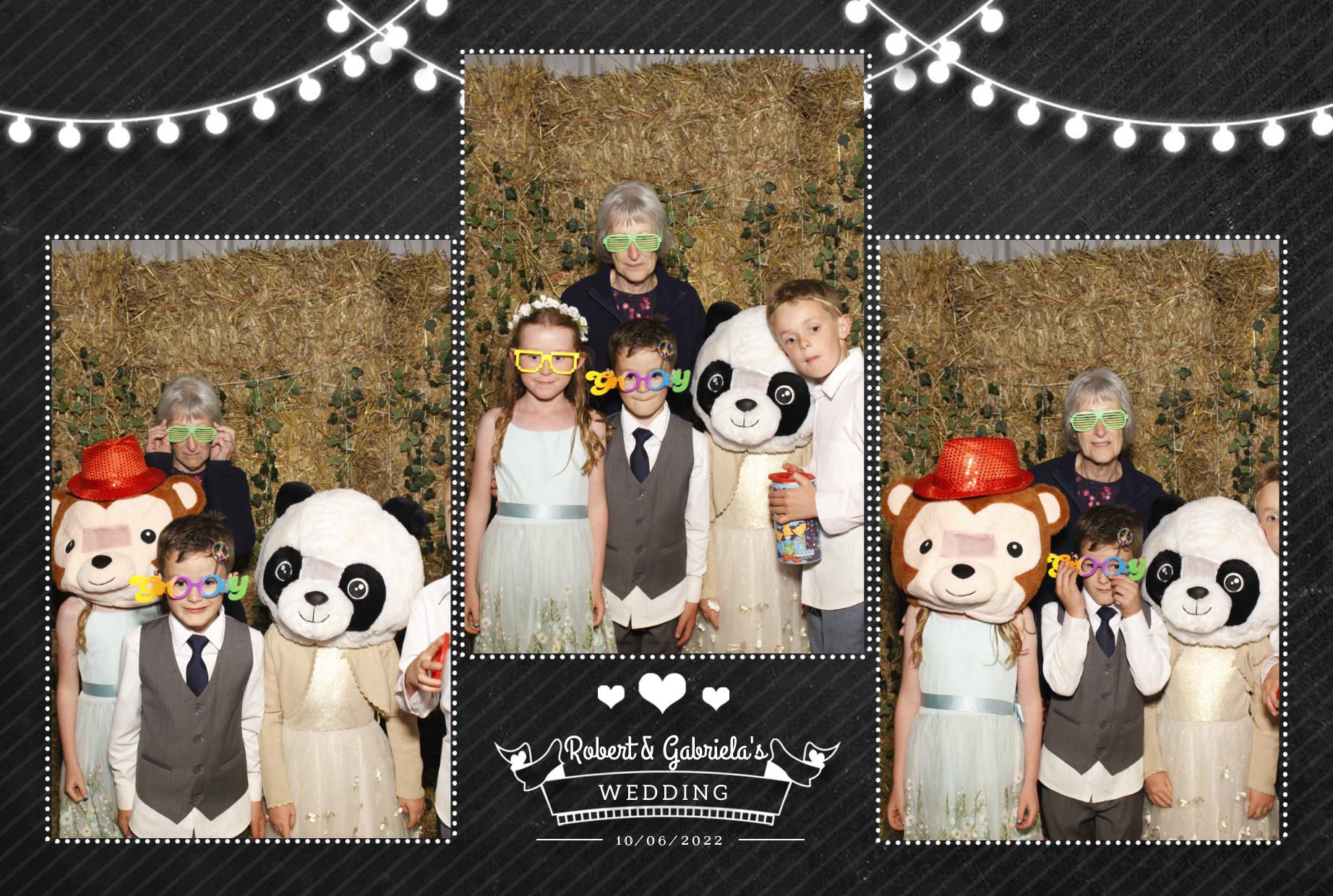 Robert & Gabriela's Wedding  | View more photos from the event at gallery.myphotoboothexperience.co.uk/u/MyPhotoBoothExperienceLtd/Robert-Gabrielas-Wedding