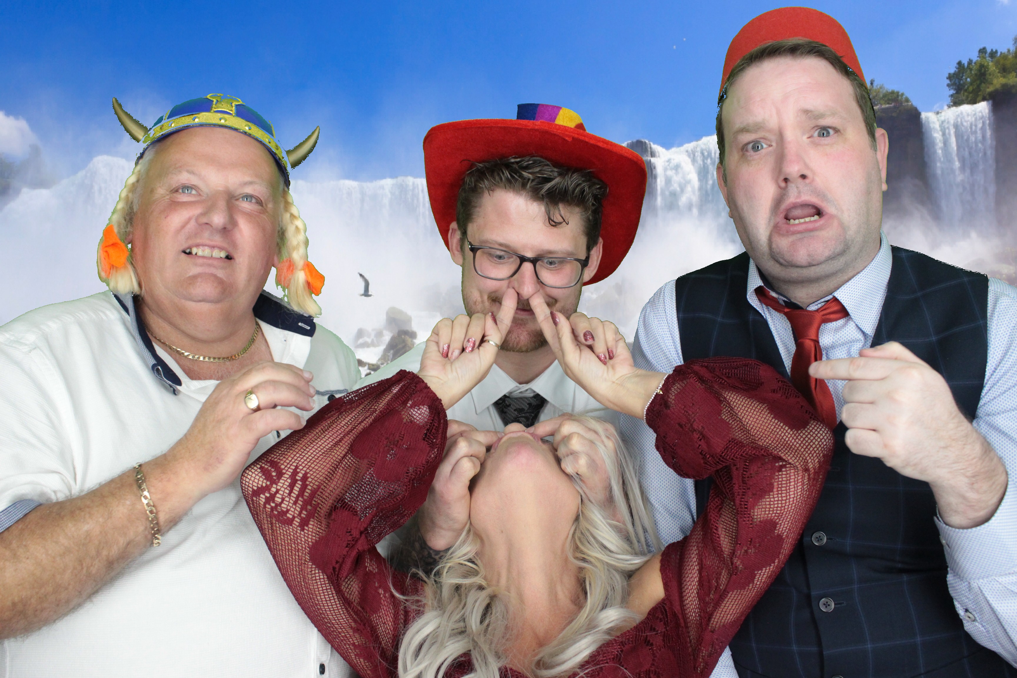 Sinead's Wedding  | View more photos from the event at gallery.myphotoboothexperience.co.uk/u/MyPhotoBoothExperienceLtd/Sineads-Wedding
