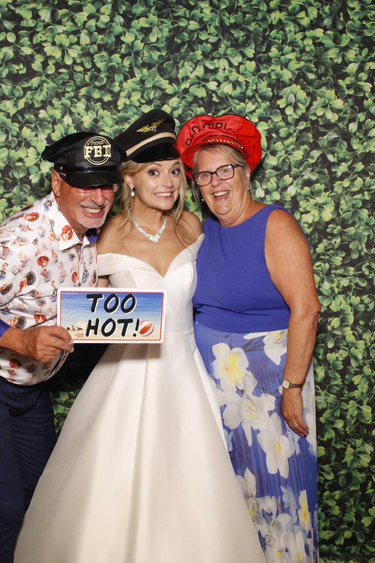 Steve & Harriet's Wedding  | View more photos from the event at gallery.myphotoboothexperience.co.uk/u/MyPhotoBoothExperienceLtd/Steve-Harriets-Wedding