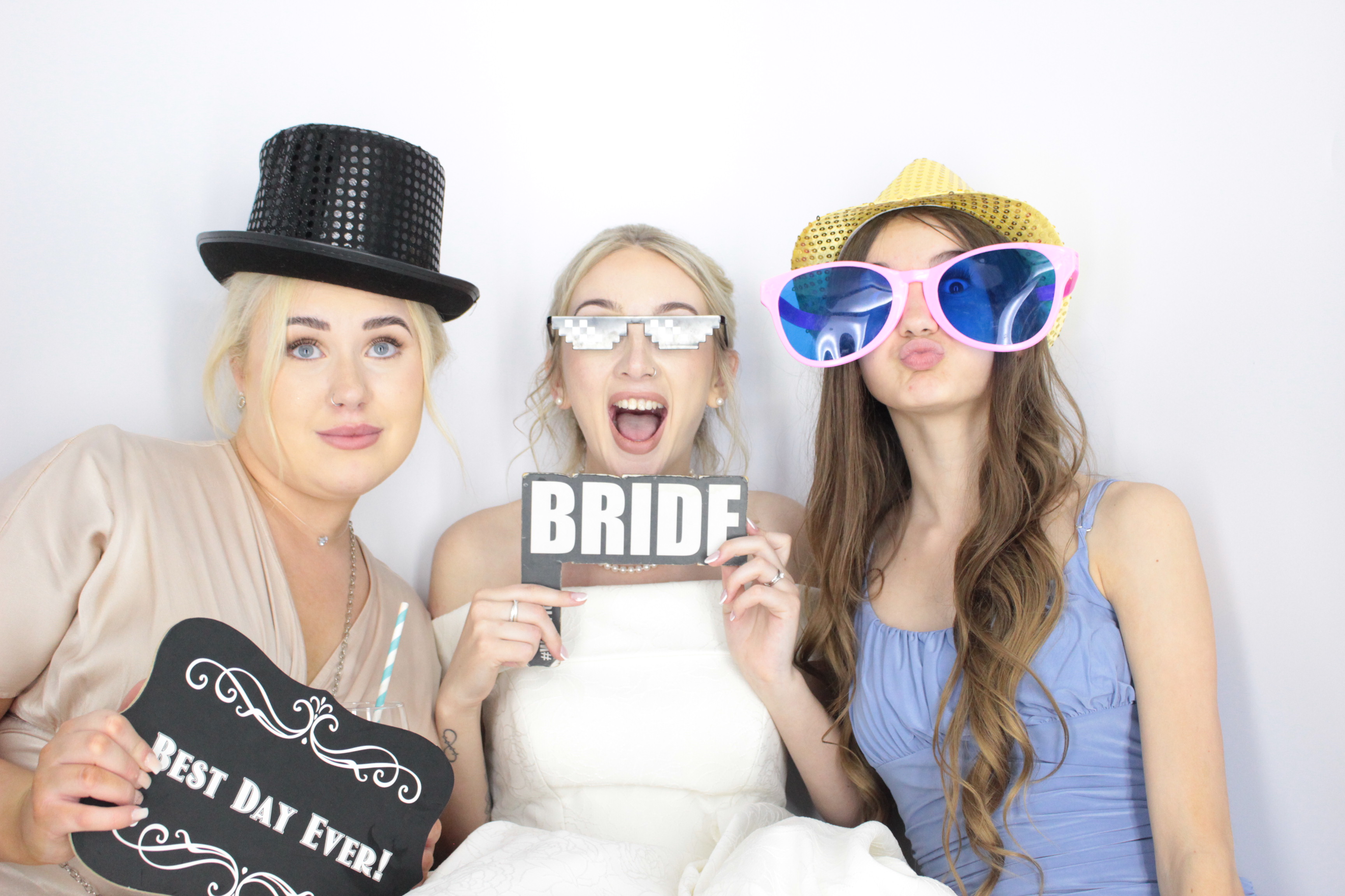 Thomas & brittany's Wedding  | View more photos from the event at gallery.myphotoboothexperience.co.uk/u/MyPhotoBoothExperienceLtd/Thomas-brittanys-Wedding
