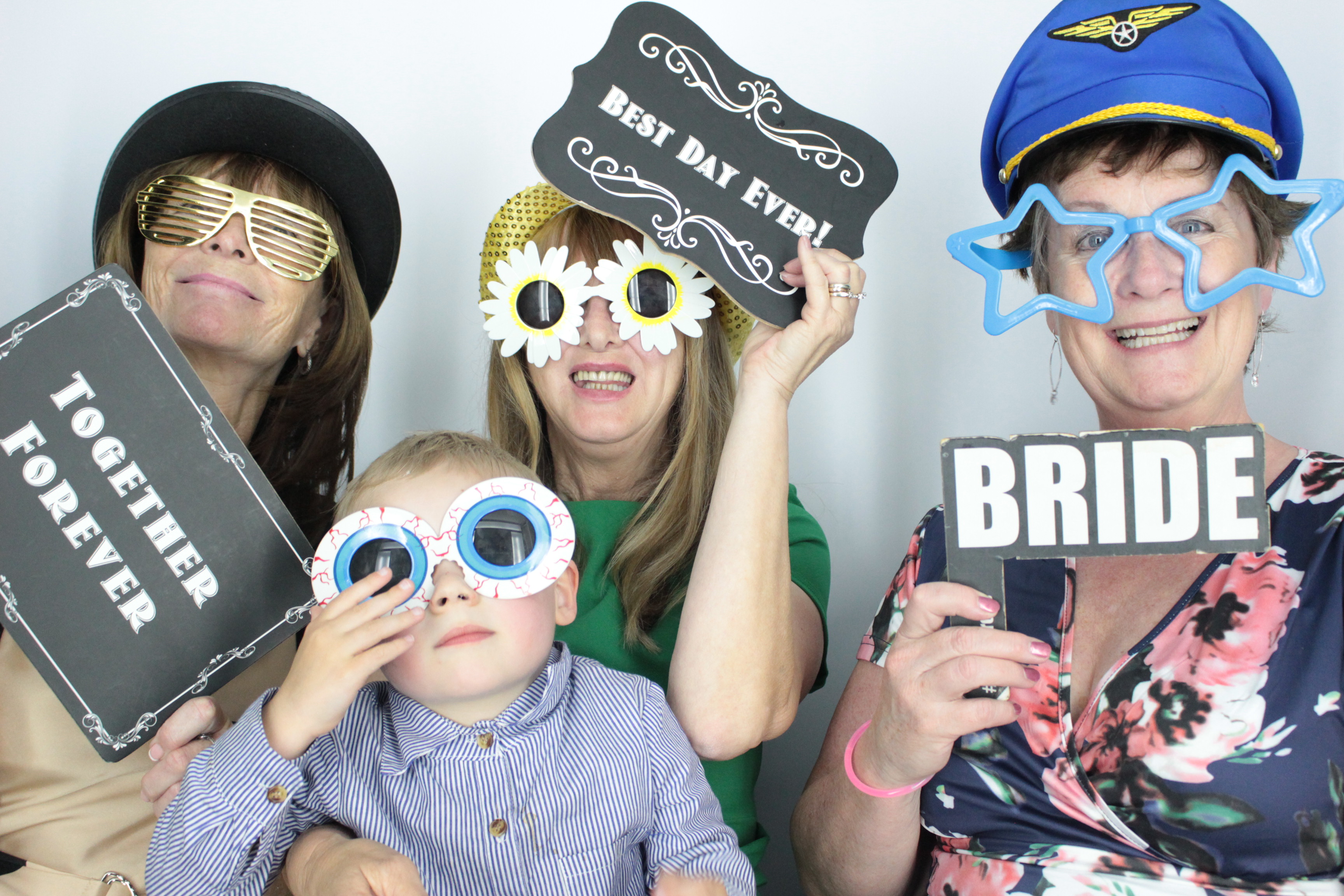 Thomas & brittany's Wedding  | View more photos from the event at gallery.myphotoboothexperience.co.uk/u/MyPhotoBoothExperienceLtd/Thomas-brittanys-Wedding