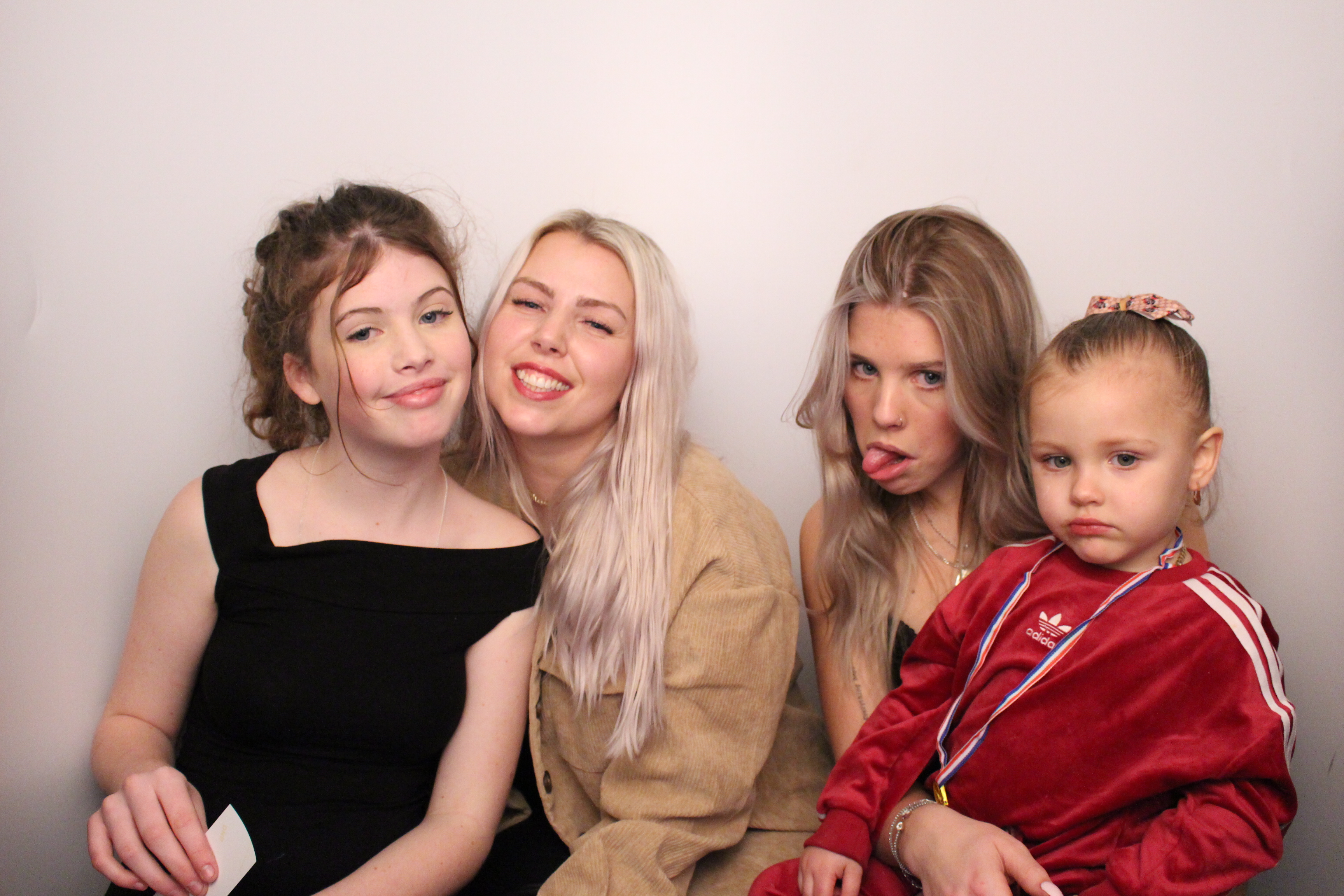Anita's Birthday | View more photos from the event at gallery.myphotoboothexperience.co.uk/u/MyPhotoBoothExperienceLtd/Anitas-Birthday