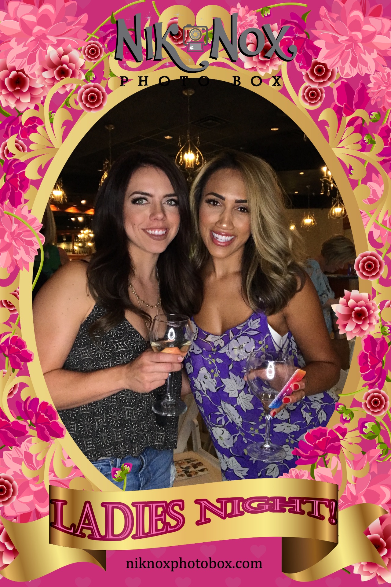 Ladies Night at Water's Edge | View more photos from the event at gallery.niknoxphotobox.com/u/NiKnox-Photo-Box/Ladies-Night-at-Waters-Edge