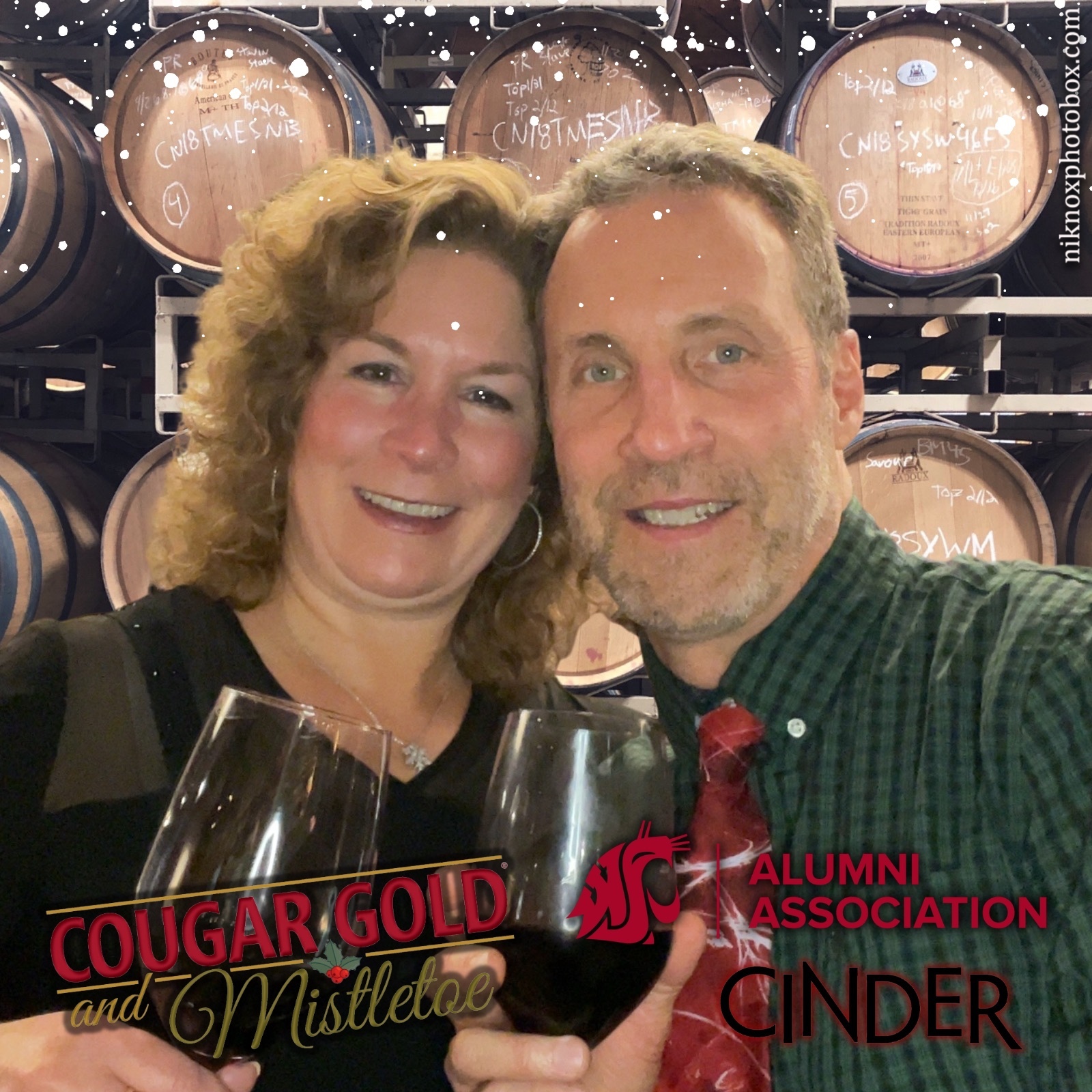 Cougar Gold and Mistletoe | View more photos from the event at gallery.niknoxphotobox.com/u/NiKnox-Photo-Box/Cougar-Gold-and-Mistletoe