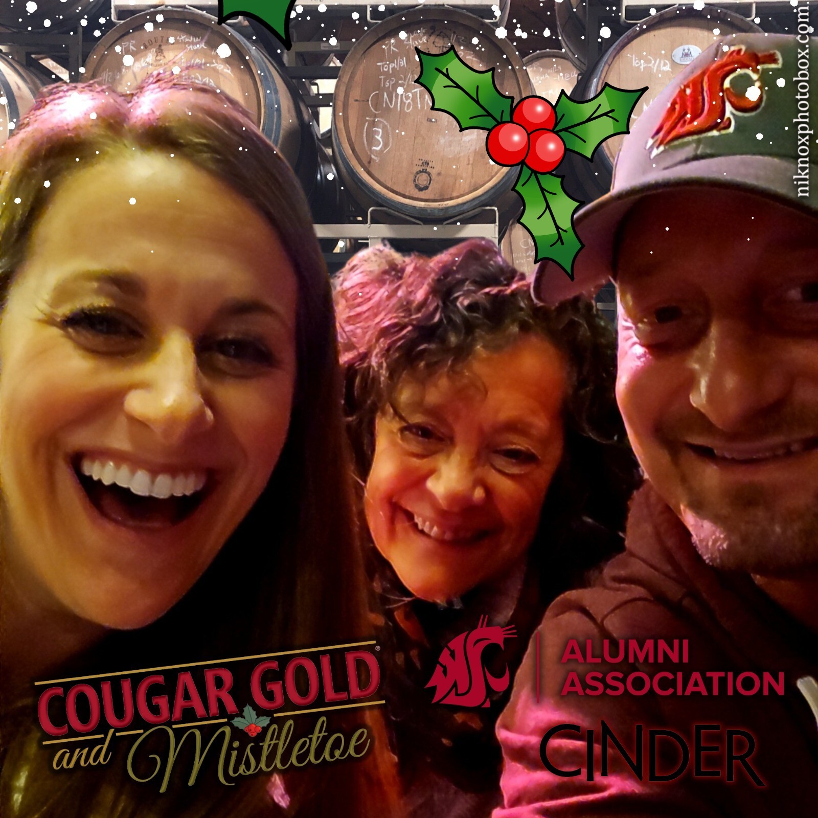 Cougar Gold and Mistletoe | View more photos from the event at gallery.niknoxphotobox.com/u/NiKnox-Photo-Box/Cougar-Gold-and-Mistletoe