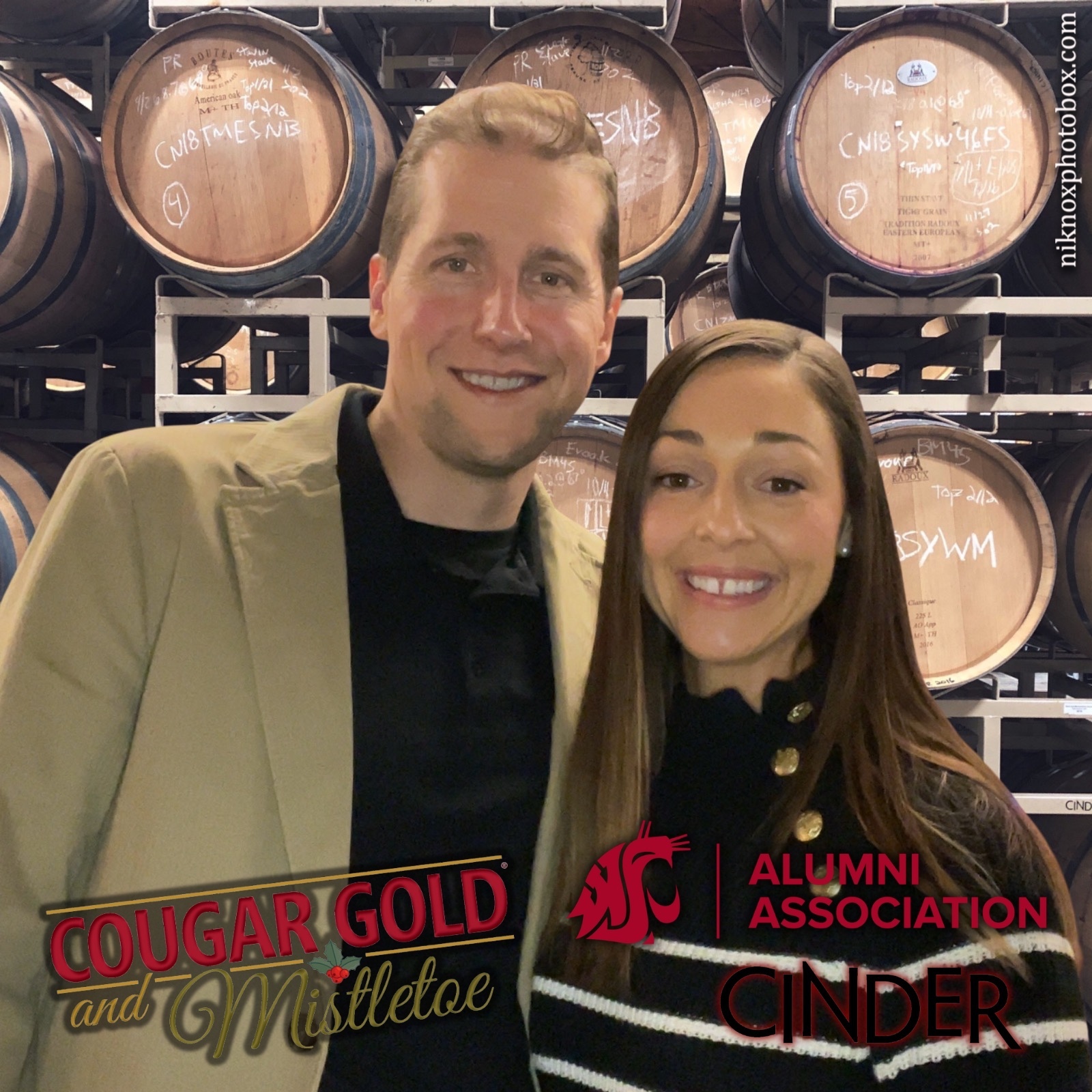 Cougar Gold and Mistletoe | View more photos from the event at gallery.niknoxphotobox.com/u/NiKnox-Photo-Box/Cougar-Gold-and-Mistletoe