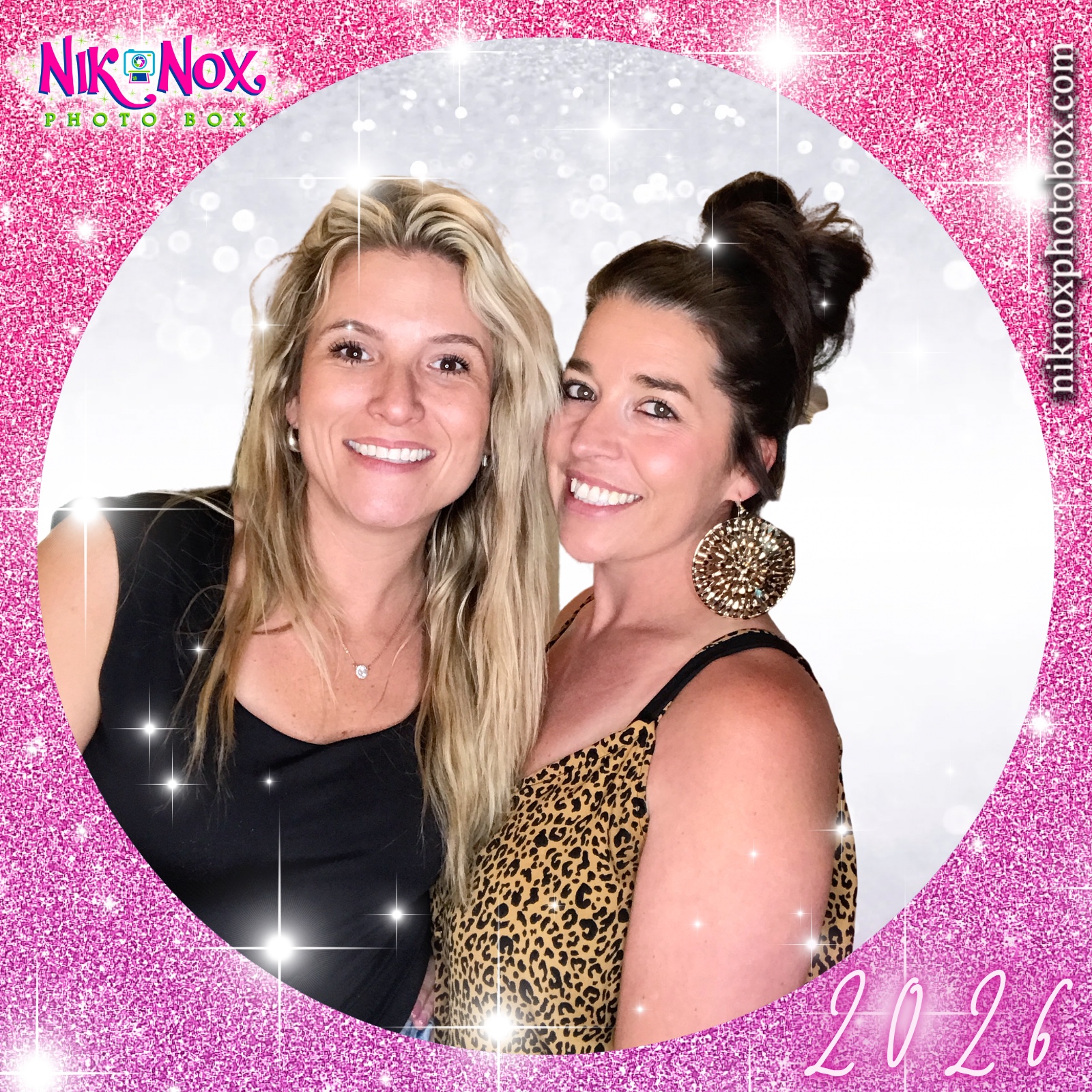 Jennie Love | View more photos from the event at gallery.niknoxphotobox.com/u/NiKnox-Photo-Box/Jennie-Love