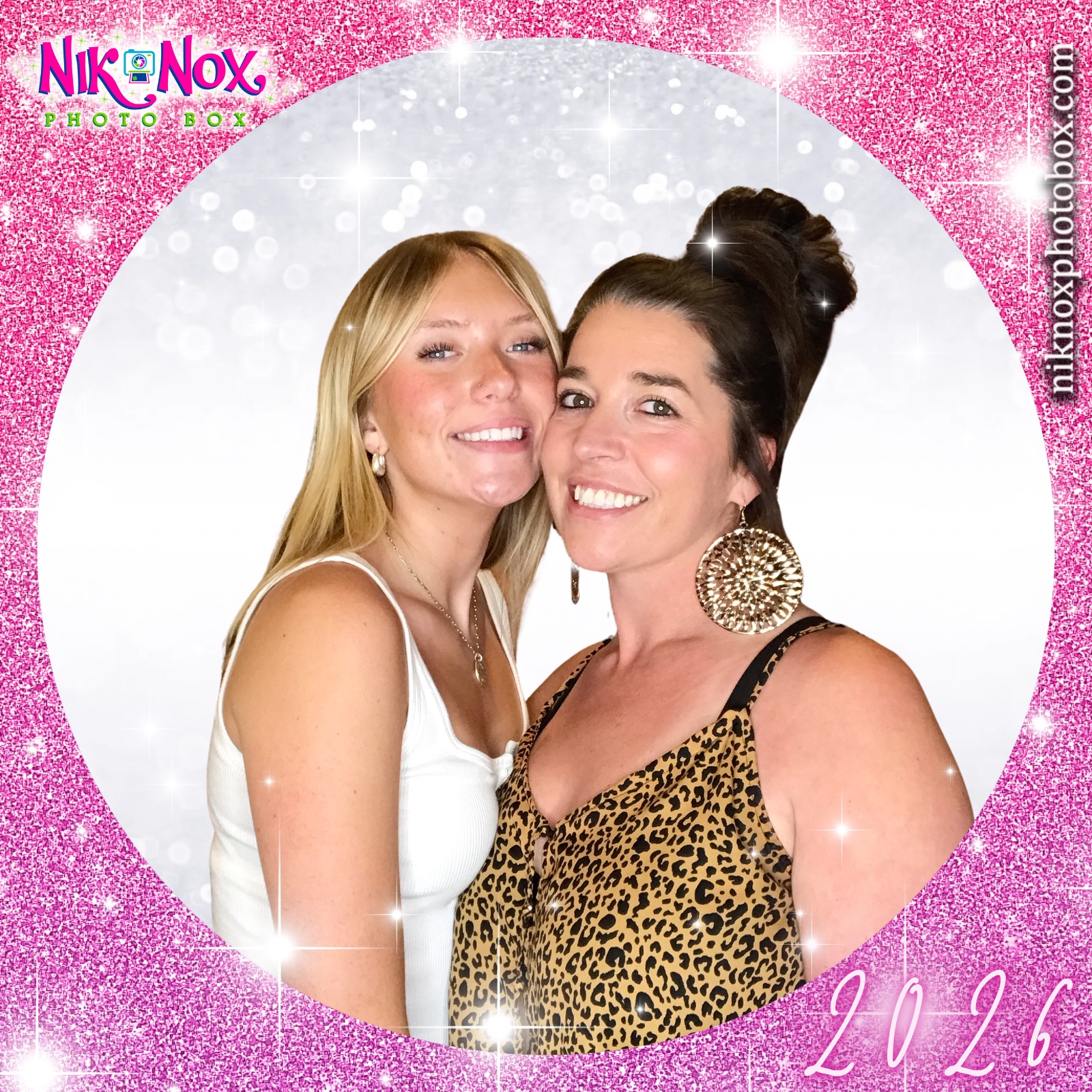 Jennie Love | View more photos from the event at gallery.niknoxphotobox.com/u/NiKnox-Photo-Box/Jennie-Love
