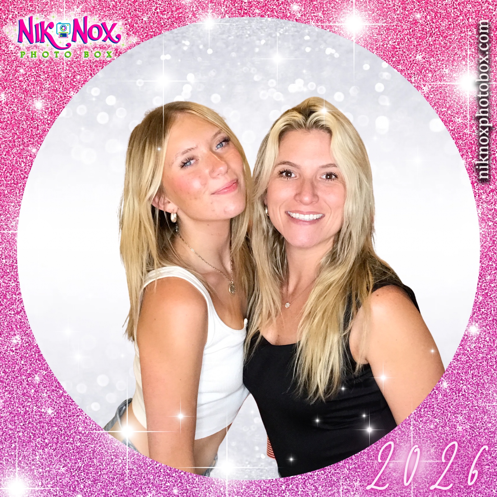 Jennie Love | View more photos from the event at gallery.niknoxphotobox.com/u/NiKnox-Photo-Box/Jennie-Love