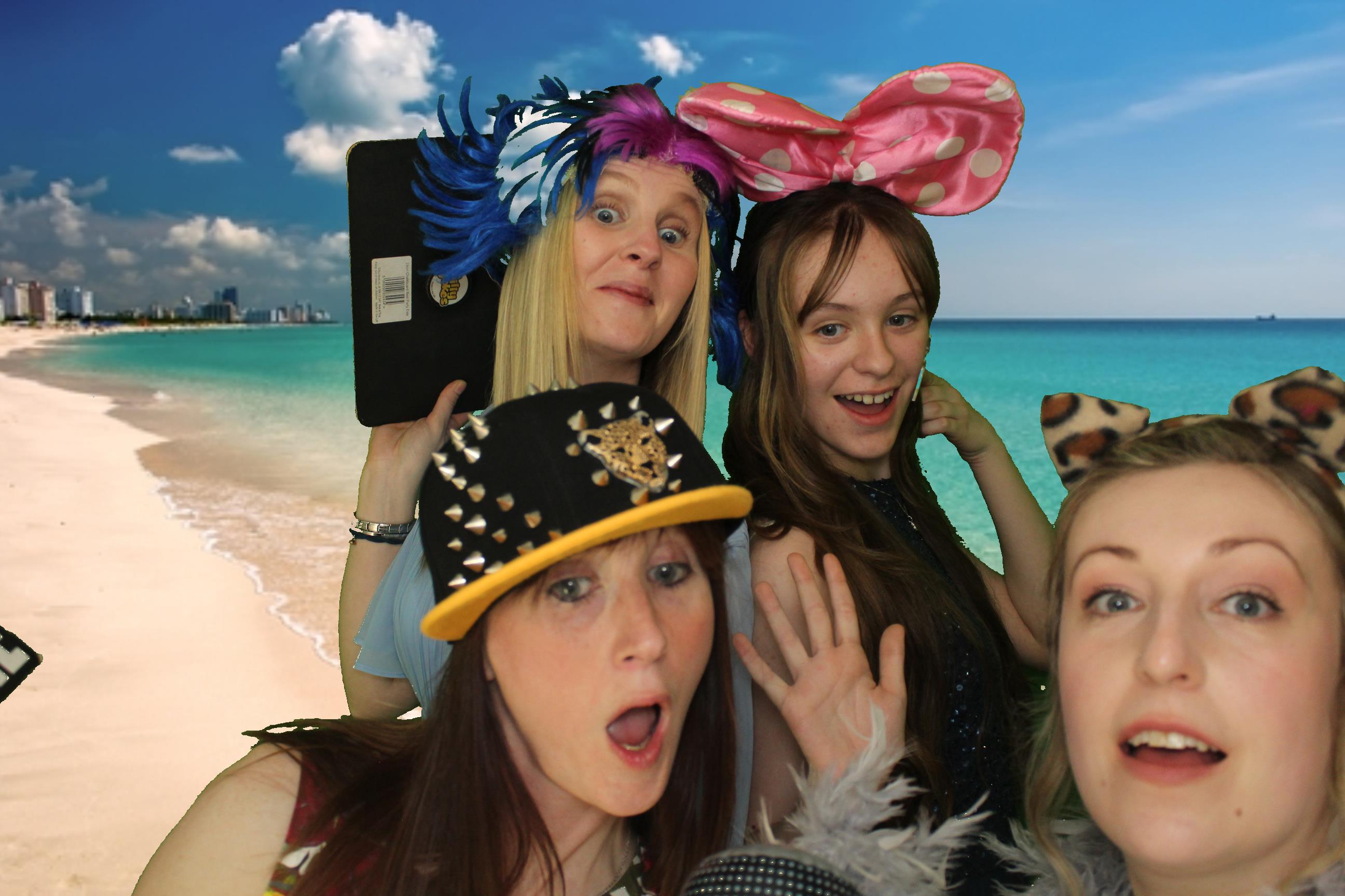 Ellie & James | View more photos from the event at gallery.omegaphotobooths.co.uk/u/Omega-Photobooths/Ellie-James