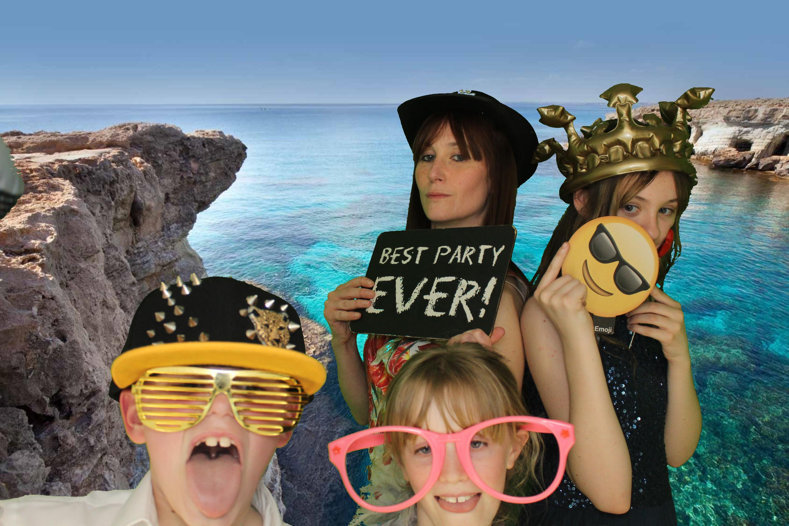 Ellie & James | View more photos from the event at gallery.omegaphotobooths.co.uk/u/Omega-Photobooths/Ellie-James