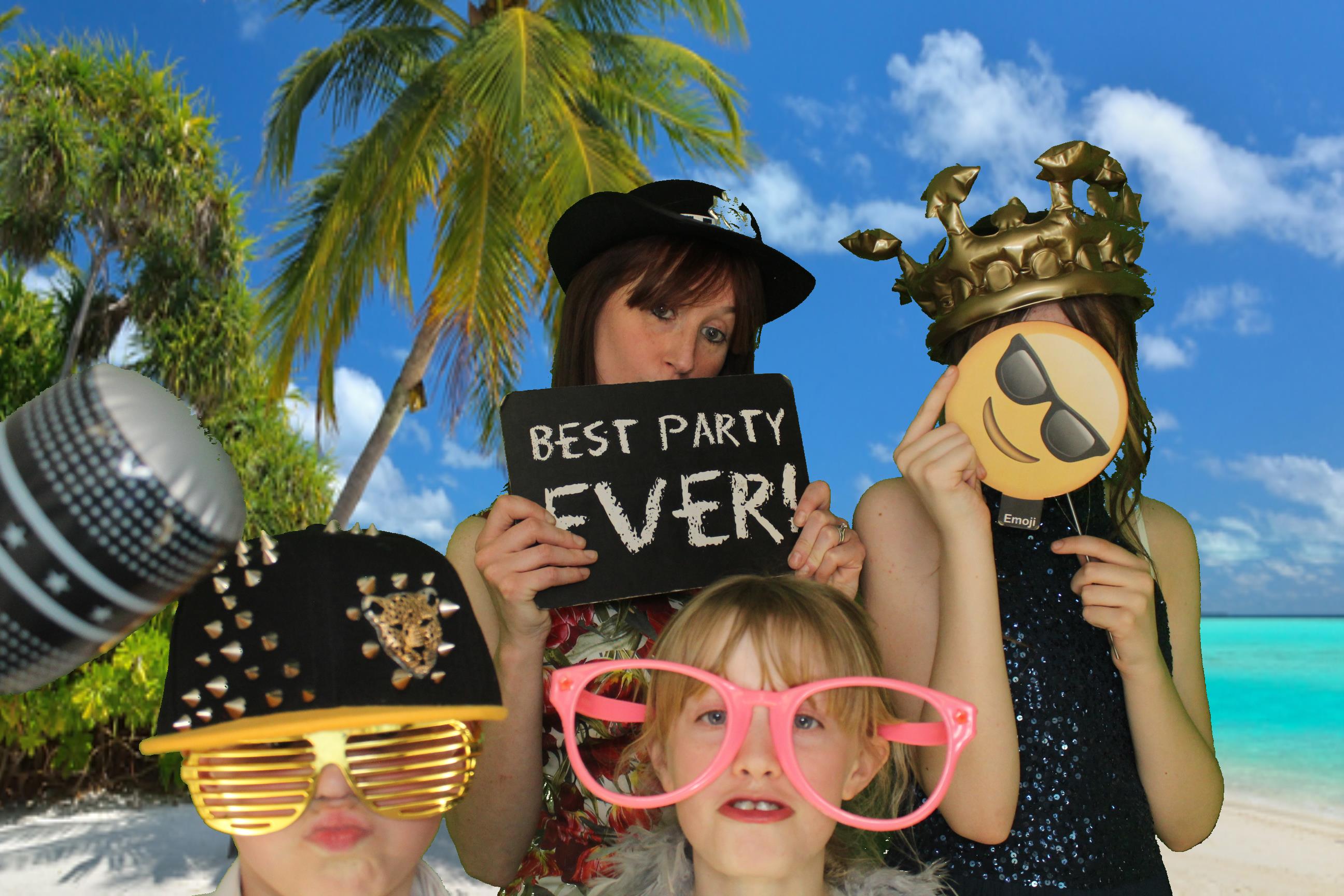 Ellie & James | View more photos from the event at gallery.omegaphotobooths.co.uk/u/Omega-Photobooths/Ellie-James