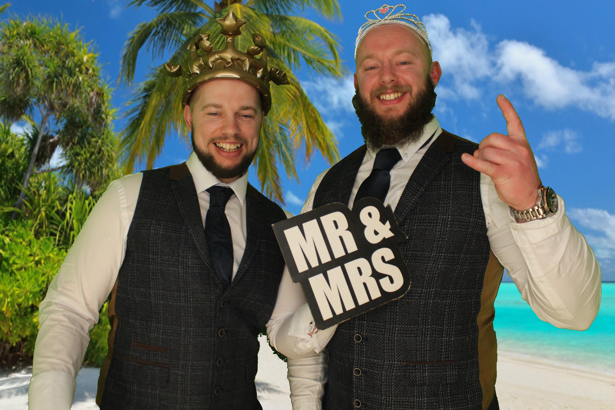 Ellie & James | View more photos from the event at gallery.omegaphotobooths.co.uk/u/Omega-Photobooths/Ellie-James