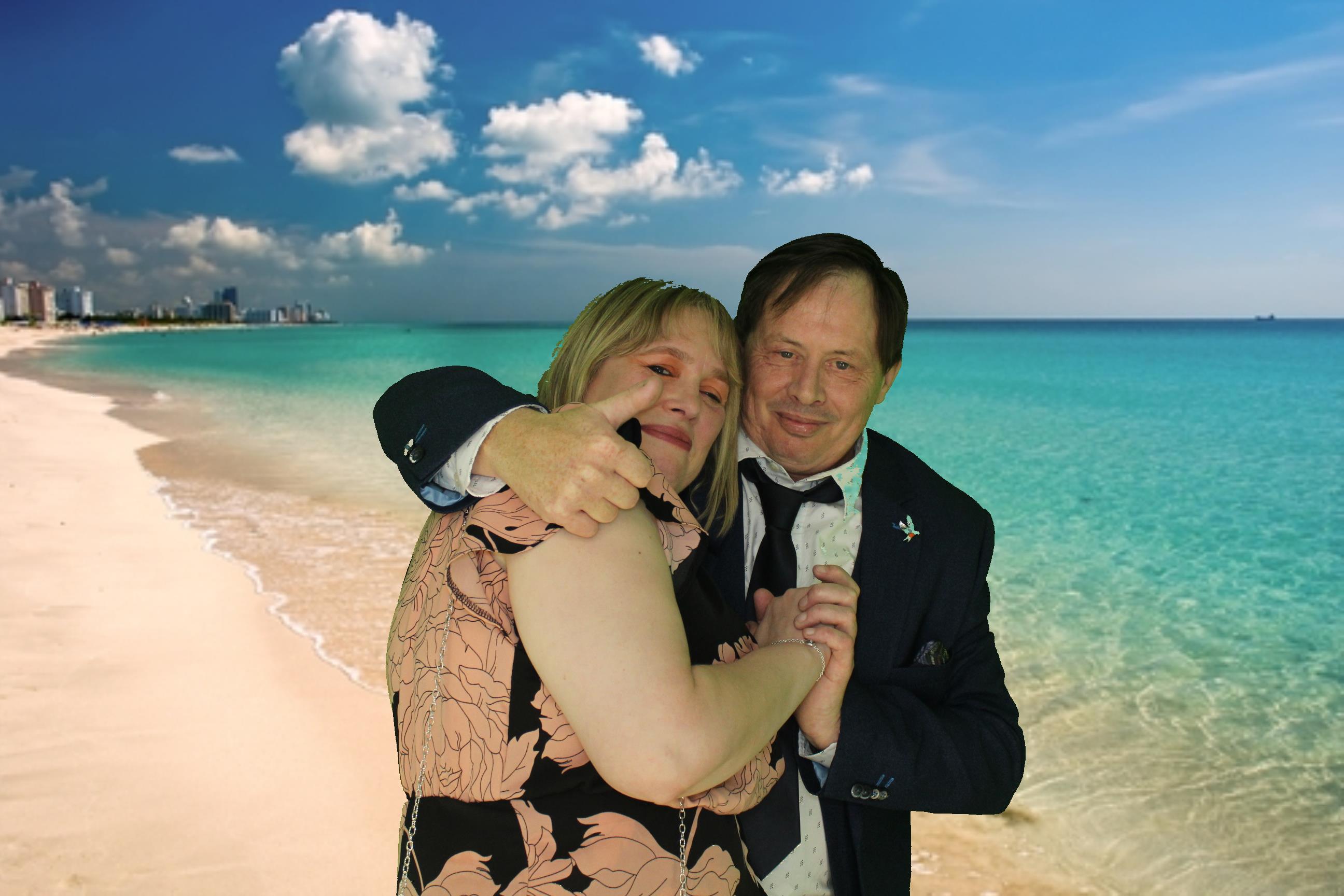 Ellie & James | View more photos from the event at gallery.omegaphotobooths.co.uk/u/Omega-Photobooths/Ellie-James