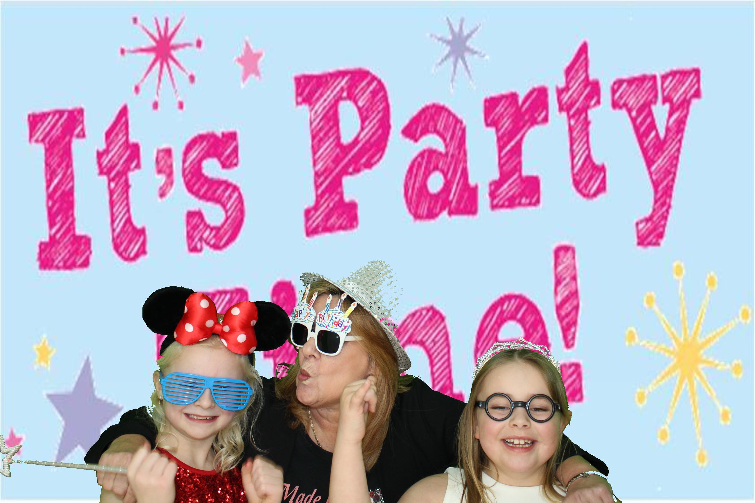 Michelle's 60th Birthday | View more photos from the event at gallery.omegaphotobooths.co.uk/u/Omega-Photobooths/Michelles-60th-Birthday