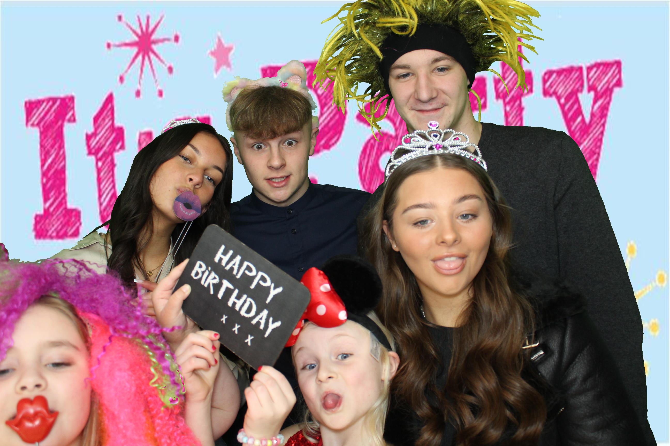 Michelle's 60th Birthday | View more photos from the event at gallery.omegaphotobooths.co.uk/u/Omega-Photobooths/Michelles-60th-Birthday