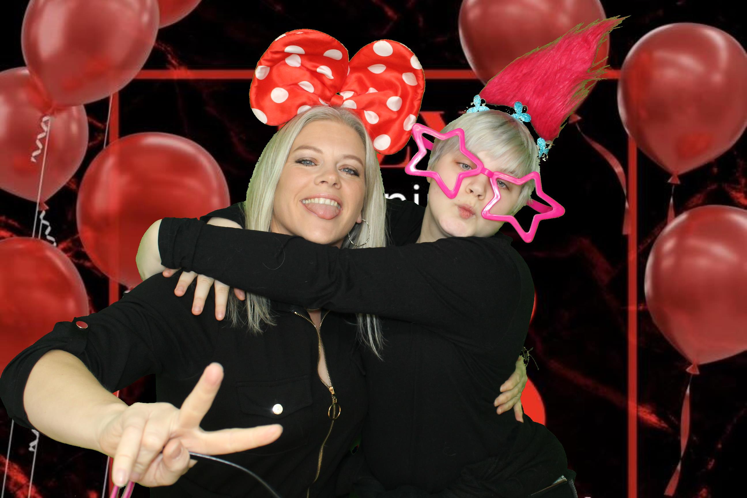 Izzy's 18th Birthday | View more photos from the event at gallery.omegaphotobooths.co.uk/u/Omega-Photobooths/Izzys-18th-Birthday