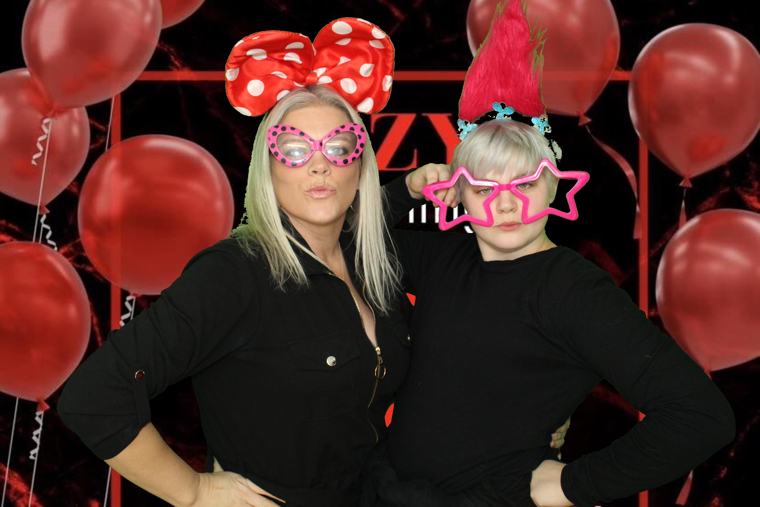Izzy's 18th Birthday | View more photos from the event at gallery.omegaphotobooths.co.uk/u/Omega-Photobooths/Izzys-18th-Birthday