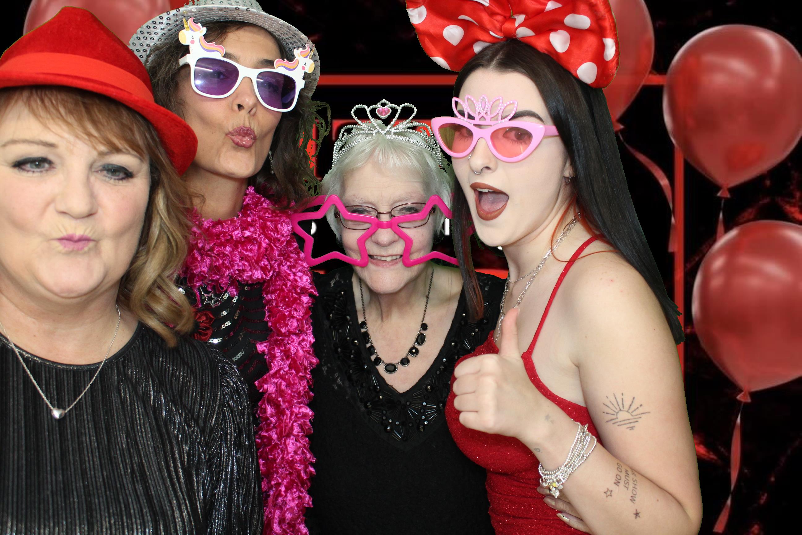 Izzy's 18th Birthday | View more photos from the event at gallery.omegaphotobooths.co.uk/u/Omega-Photobooths/Izzys-18th-Birthday