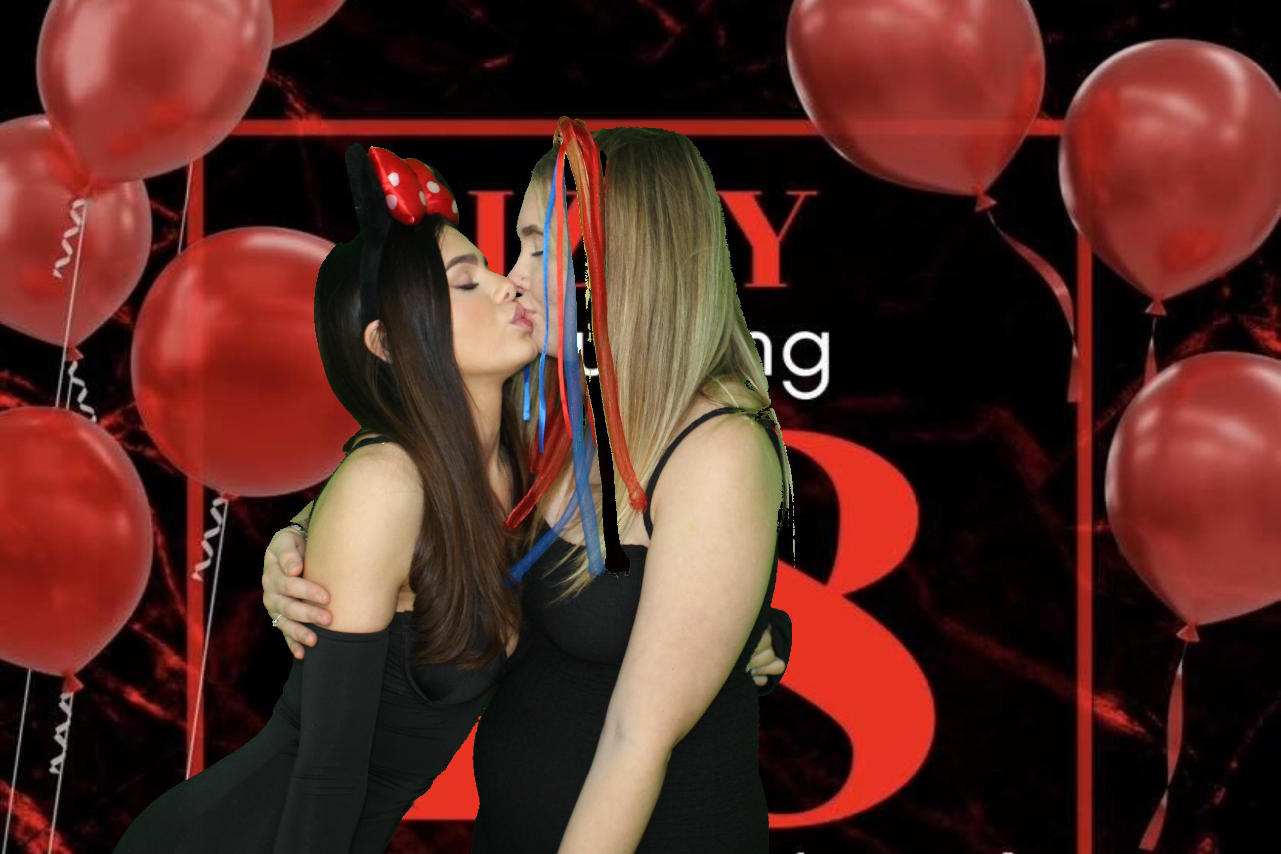 Izzy's 18th Birthday | View more photos from the event at gallery.omegaphotobooths.co.uk/u/Omega-Photobooths/Izzys-18th-Birthday
