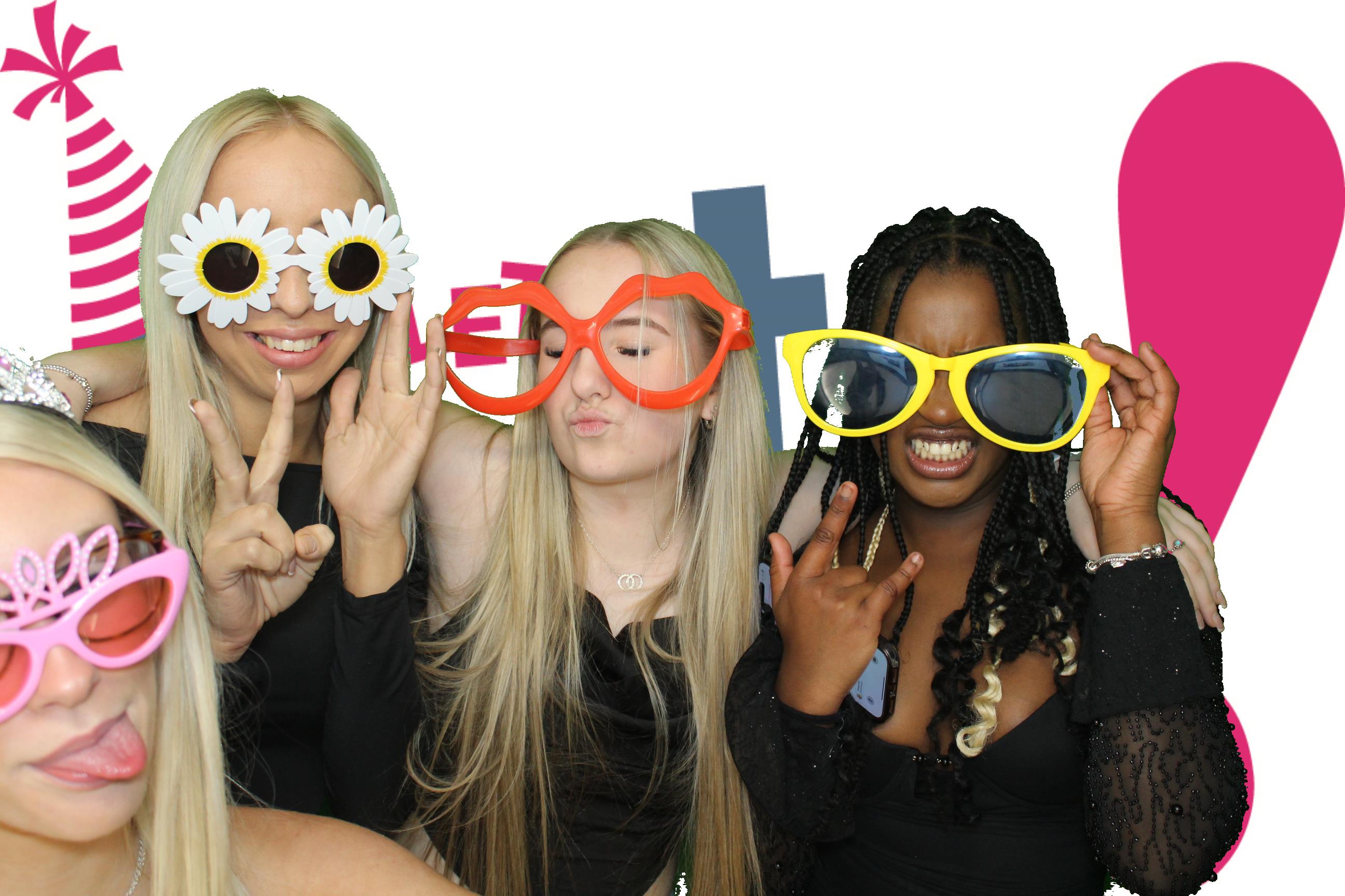Izzy's 18th Birthday | View more photos from the event at gallery.omegaphotobooths.co.uk/u/Omega-Photobooths/Izzys-18th-Birthday