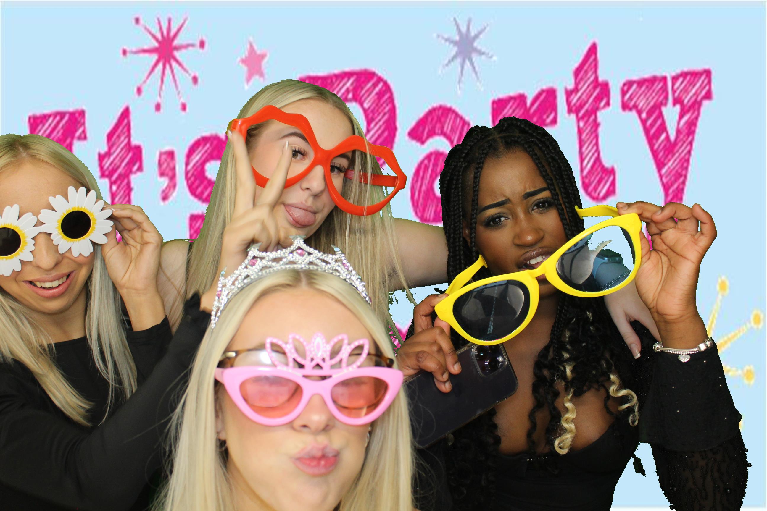 Izzy's 18th Birthday | View more photos from the event at gallery.omegaphotobooths.co.uk/u/Omega-Photobooths/Izzys-18th-Birthday