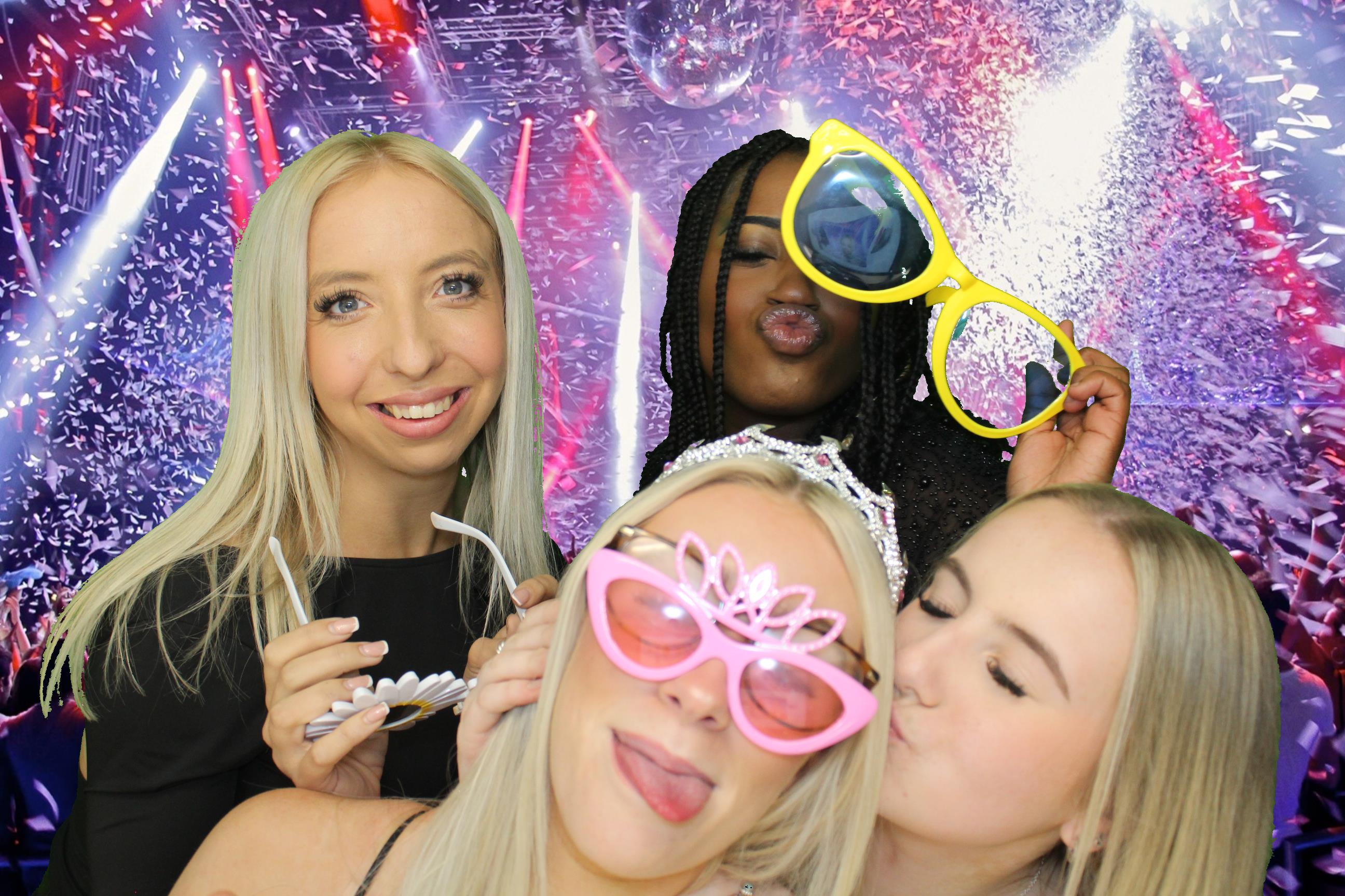 Izzy's 18th Birthday | View more photos from the event at gallery.omegaphotobooths.co.uk/u/Omega-Photobooths/Izzys-18th-Birthday