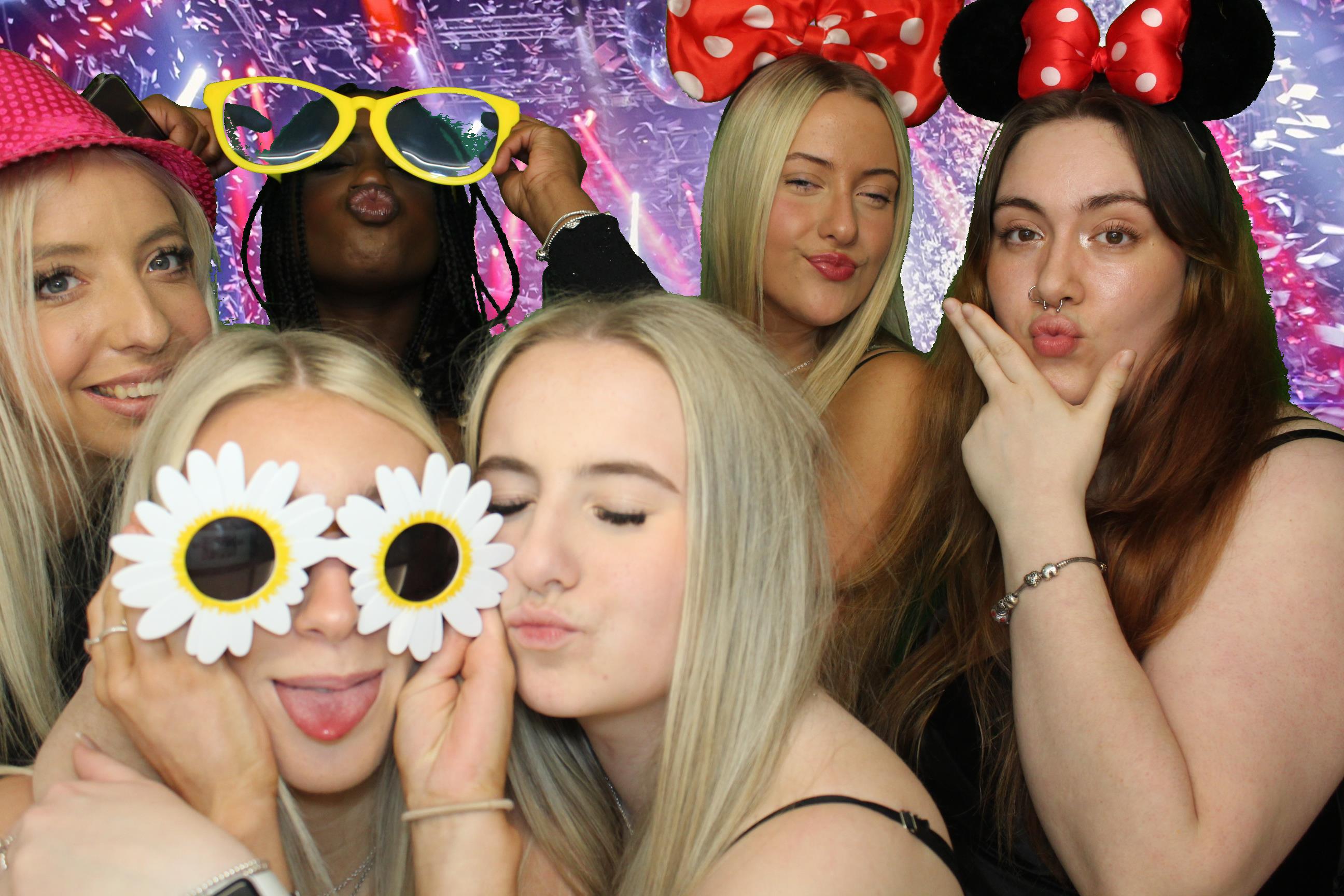 Izzy's 18th Birthday | View more photos from the event at gallery.omegaphotobooths.co.uk/u/Omega-Photobooths/Izzys-18th-Birthday