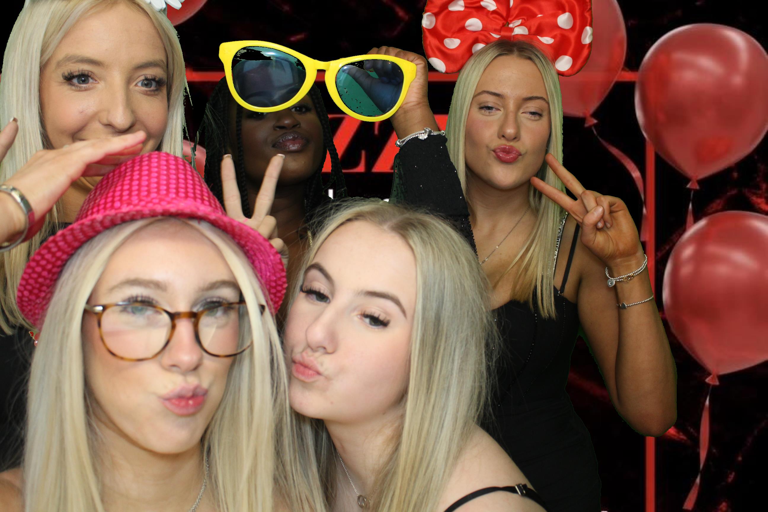 Izzy's 18th Birthday | View more photos from the event at gallery.omegaphotobooths.co.uk/u/Omega-Photobooths/Izzys-18th-Birthday