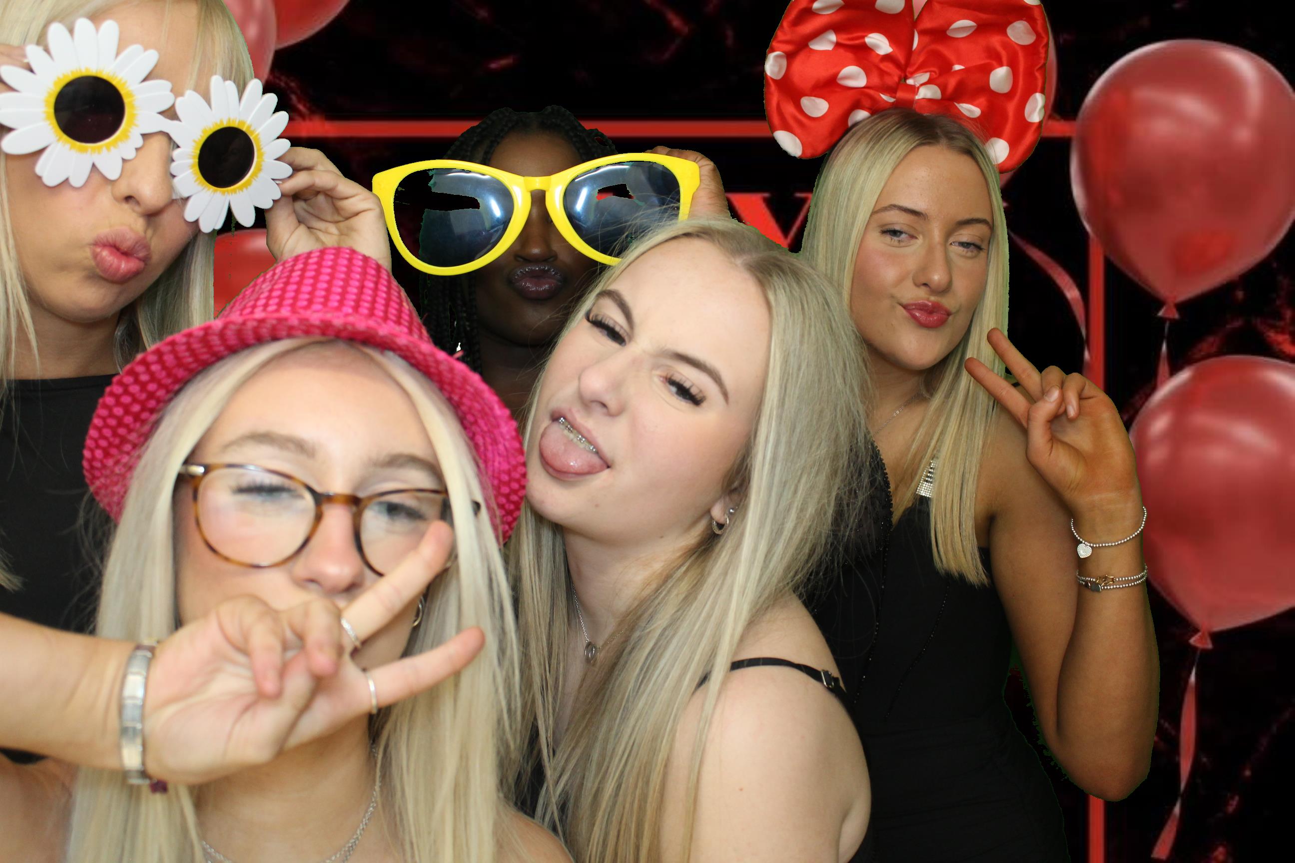 Izzy's 18th Birthday | View more photos from the event at gallery.omegaphotobooths.co.uk/u/Omega-Photobooths/Izzys-18th-Birthday